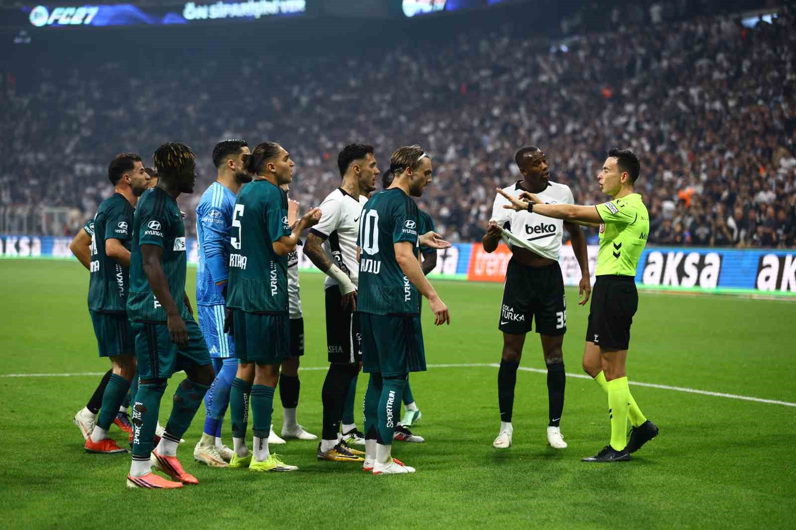 Trendyol Süper Lig: Beşiktaş: 2 - Kocaelispor: 1 (İlk yarı)