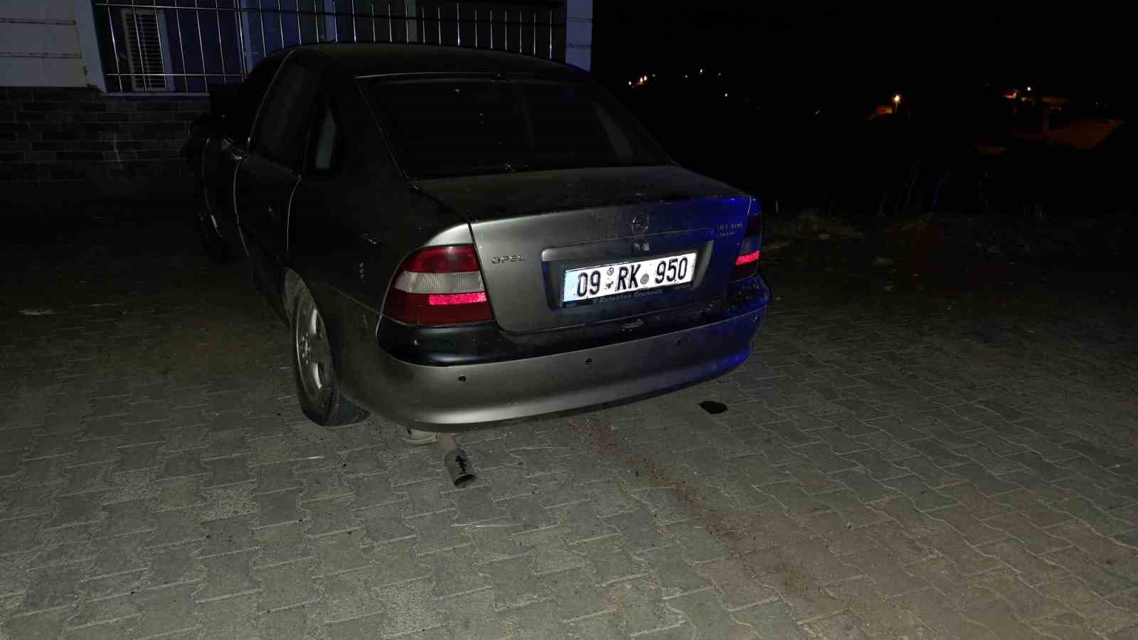 Uçuruma yuvarlanan otomobilde sıkışan sürücü kurtarıldı