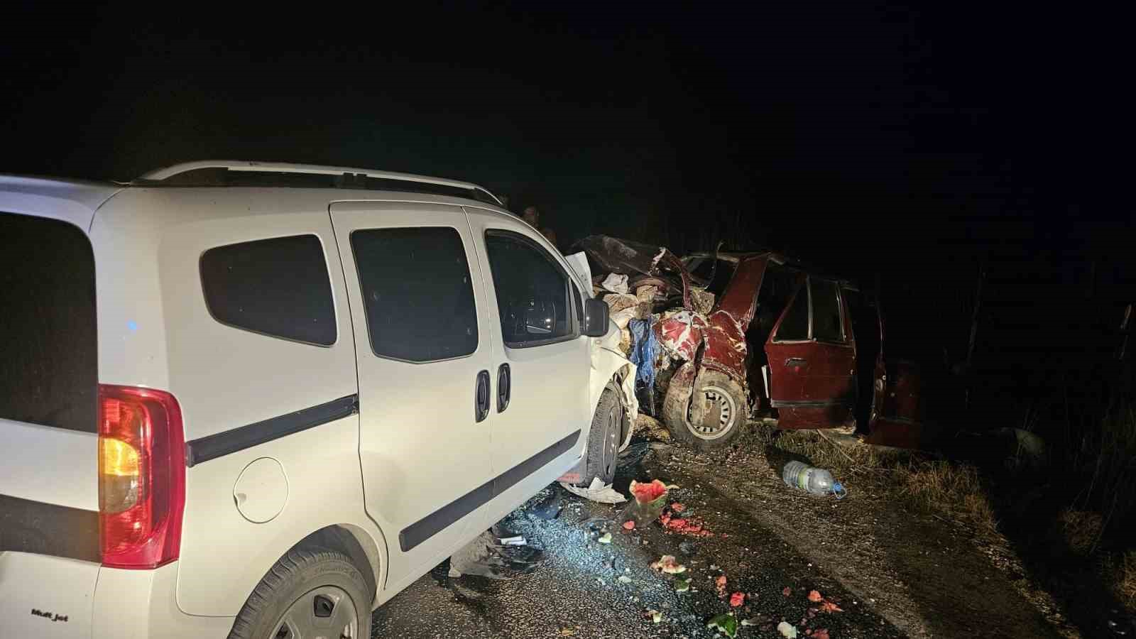 Çorum’da hafif ticari araç ile otomobil çarpıştı: 5 yaralı