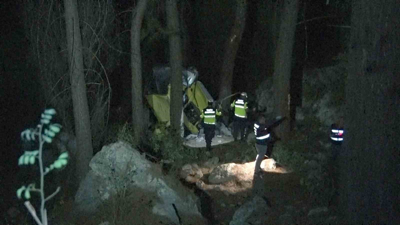 Antalya’da araç 50 metrelik uçuruma yuvarlandı: 2 ölü, 4 yaralı