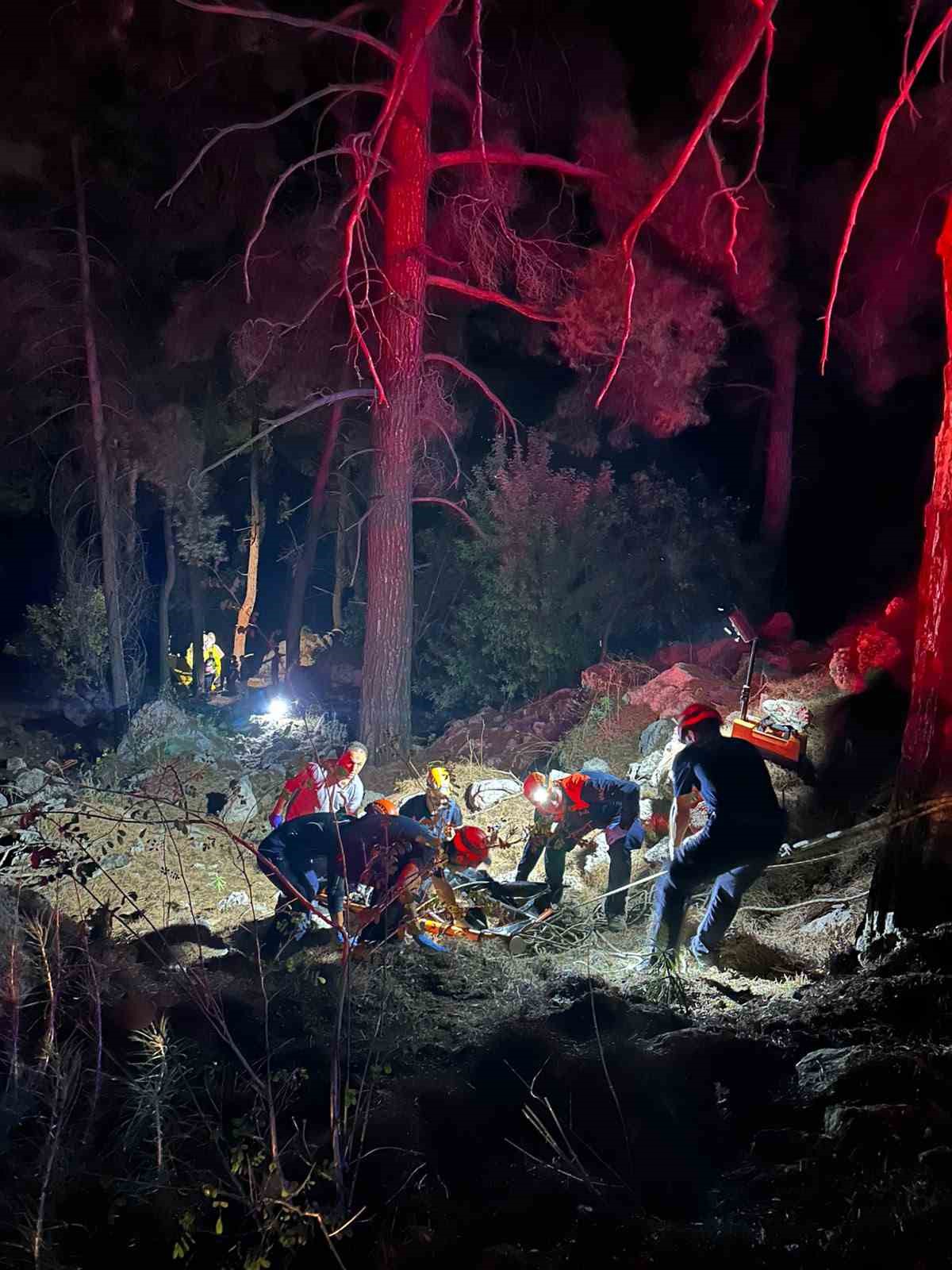 Antalya’da araç 50 metrelik uçuruma yuvarlandı: 2 ölü, 4 yaralı
