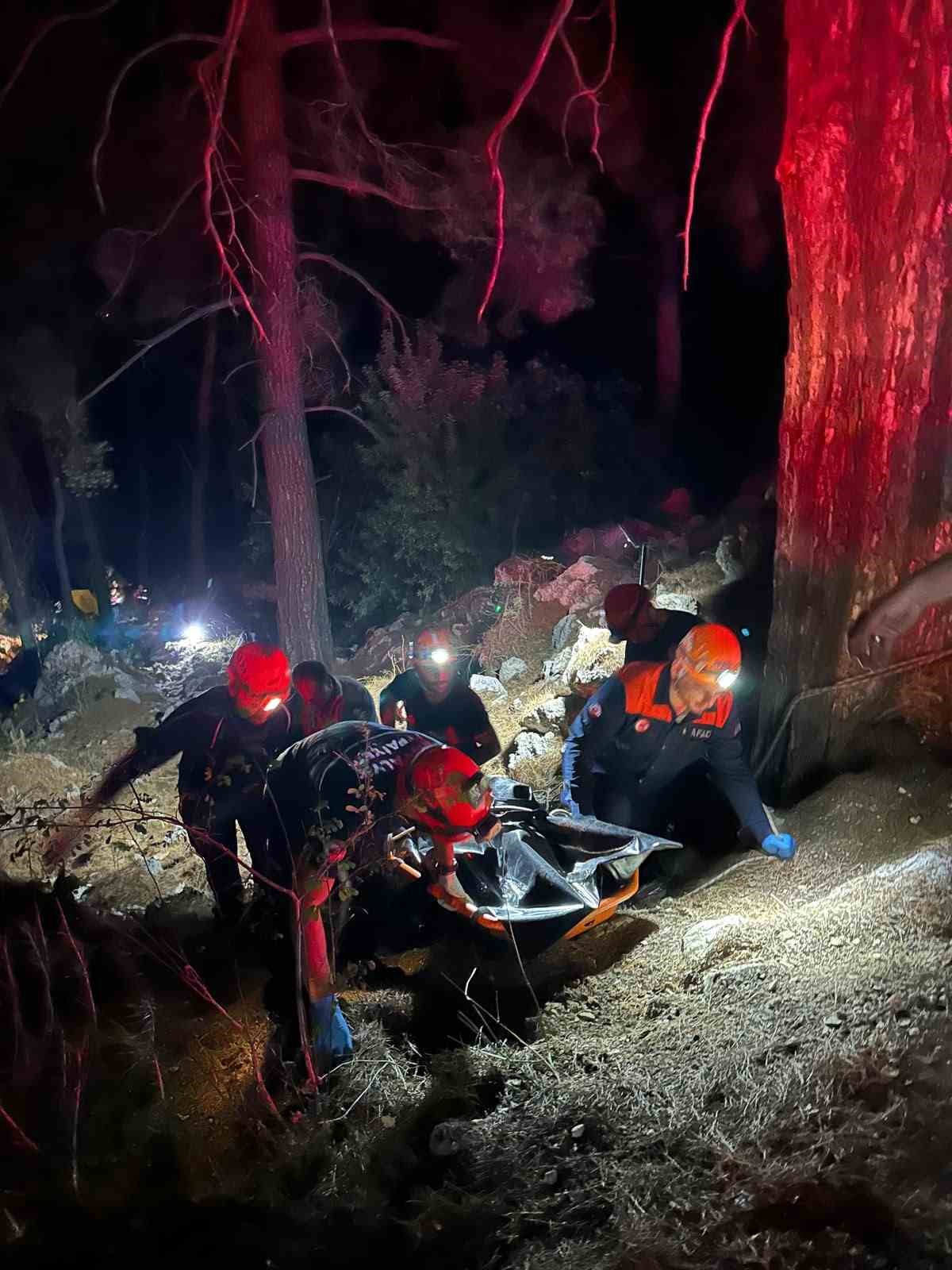 Antalya’da araç 50 metrelik uçuruma yuvarlandı: 2 ölü, 4 yaralı
