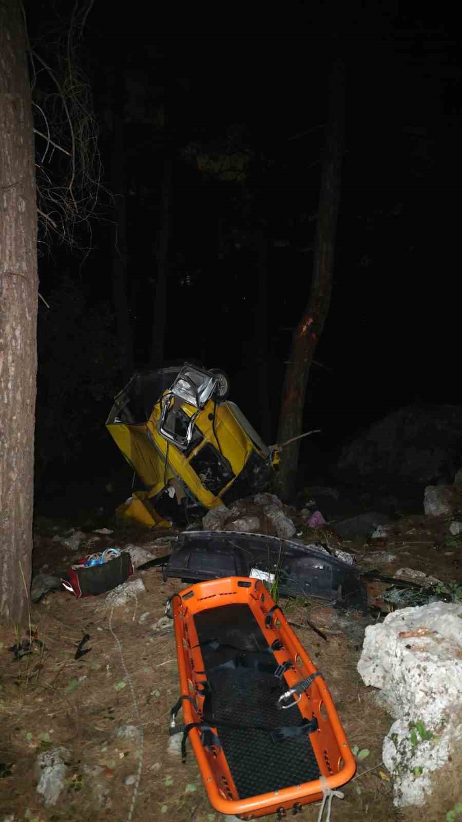 Antalya’da araç 50 metrelik uçuruma yuvarlandı: 2 ölü, 4 yaralı