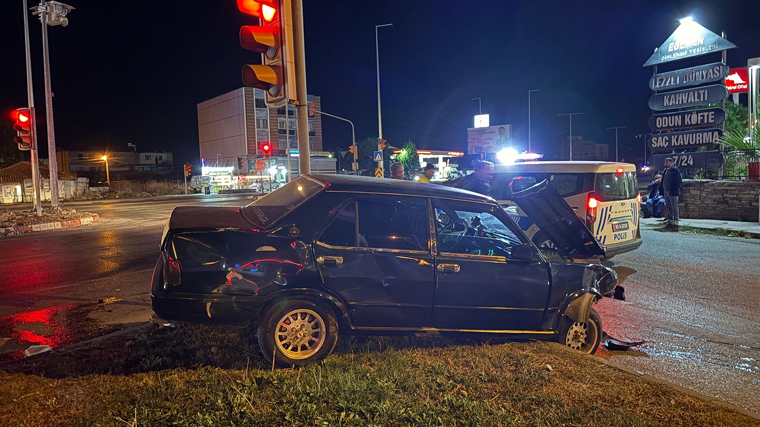 Otomobiller kavşakta çarpıştı: 1 yaralı