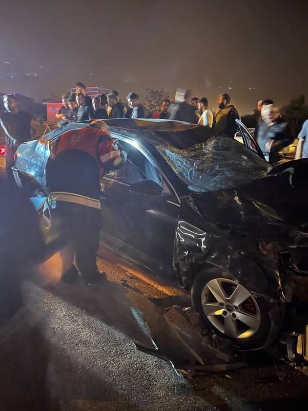 Samandağ’da angusa çarpan otomobilin sürücüsü yaralandı