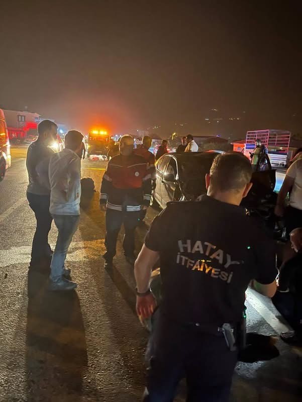 Samandağ’da angusa çarpan otomobilin sürücüsü yaralandı