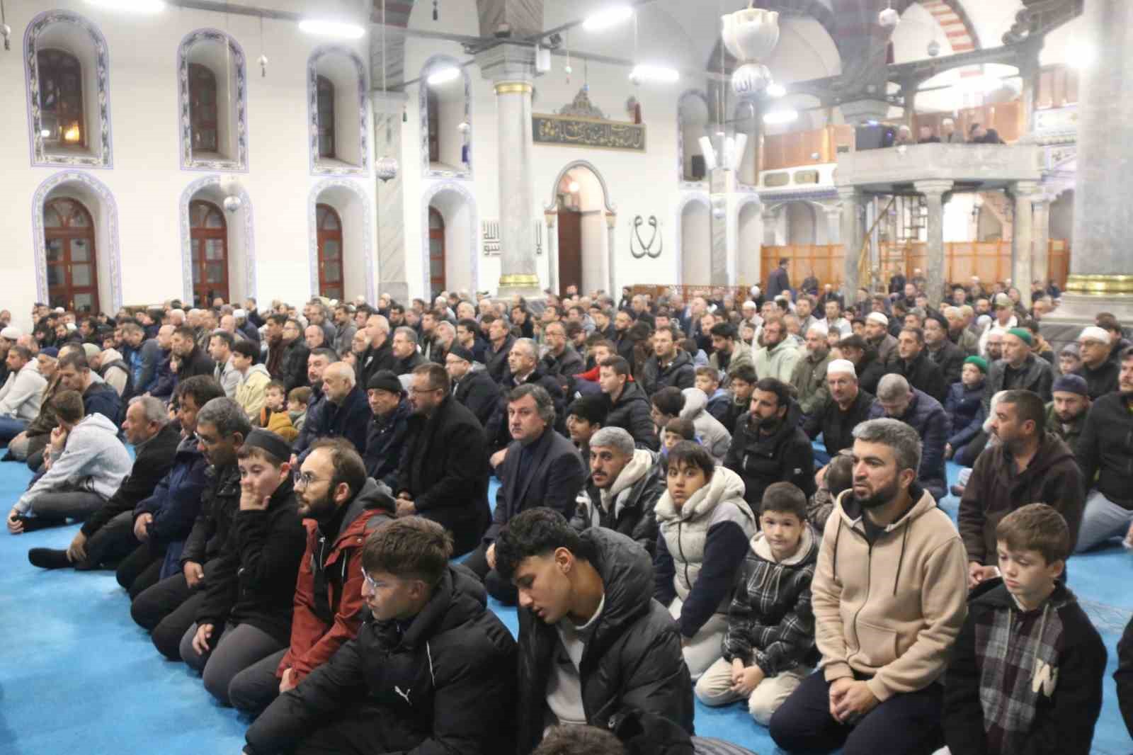 Kütahya Ulu Camii’nde aileler sabah namazında buluştu