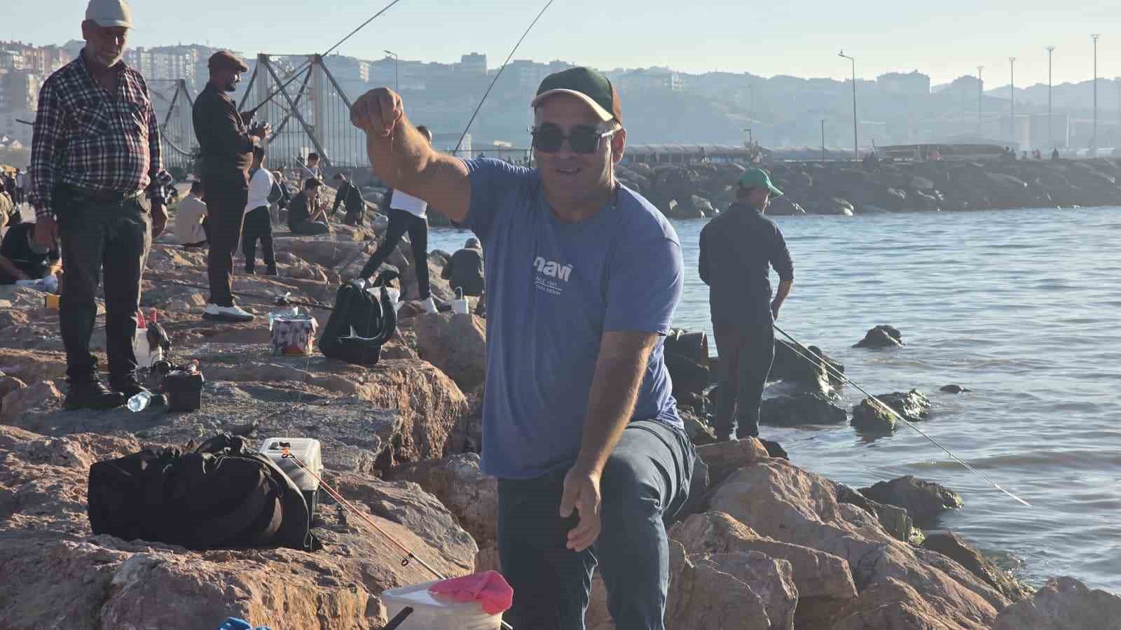 Bandırma sahilinde tırsi bereketi, kovalar kısa sürede doldu