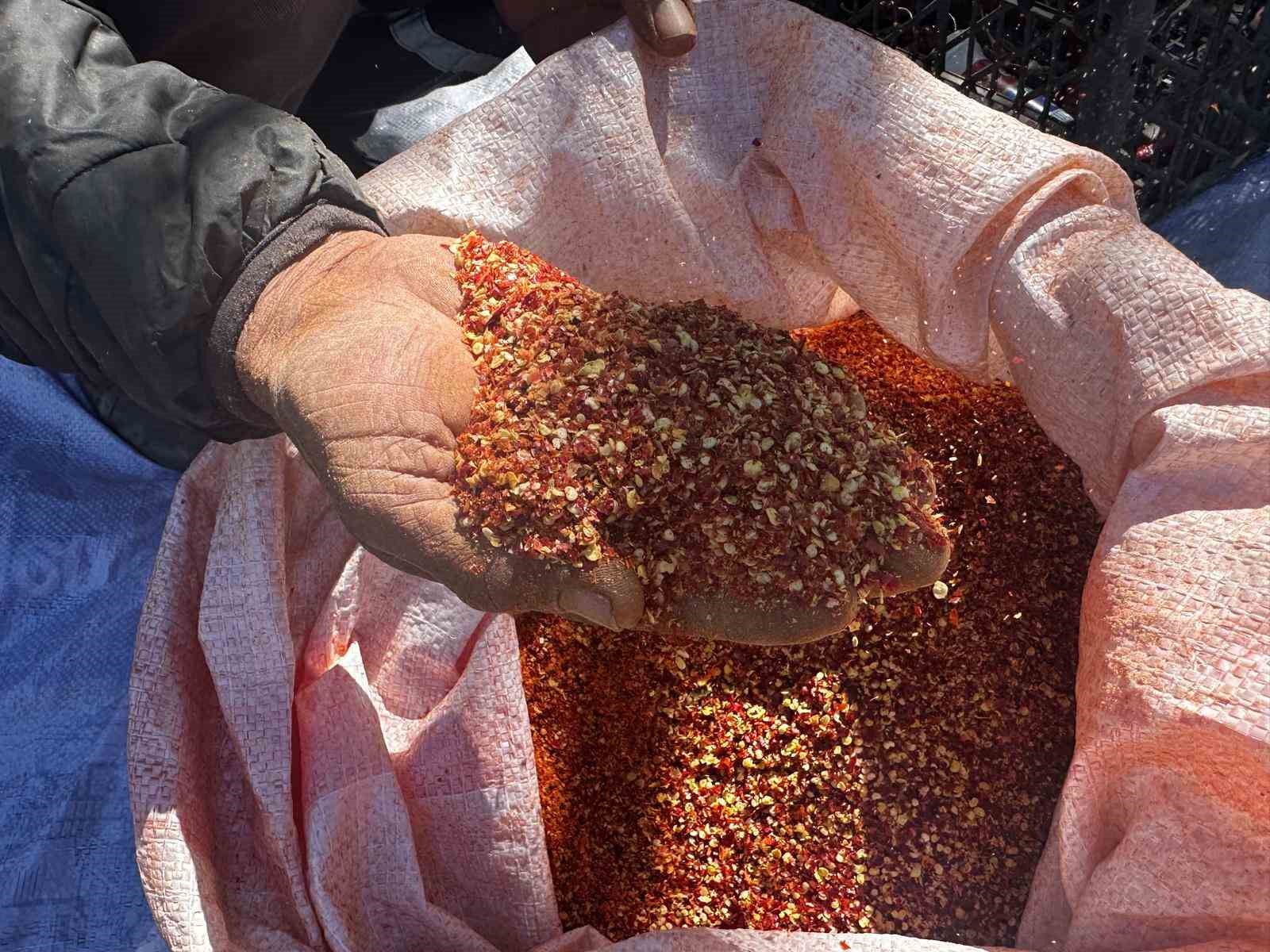90 yaşındaki annenin evlat sevgisi acı biberi tatlı kıldı