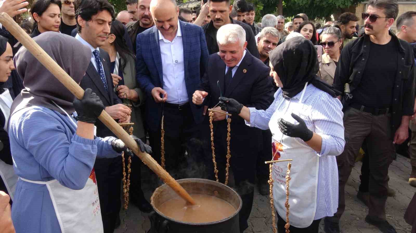 Batman’da lezzet şöleni: Bağ Bozumu ve Gastronomi Festivali kapılarını açtı