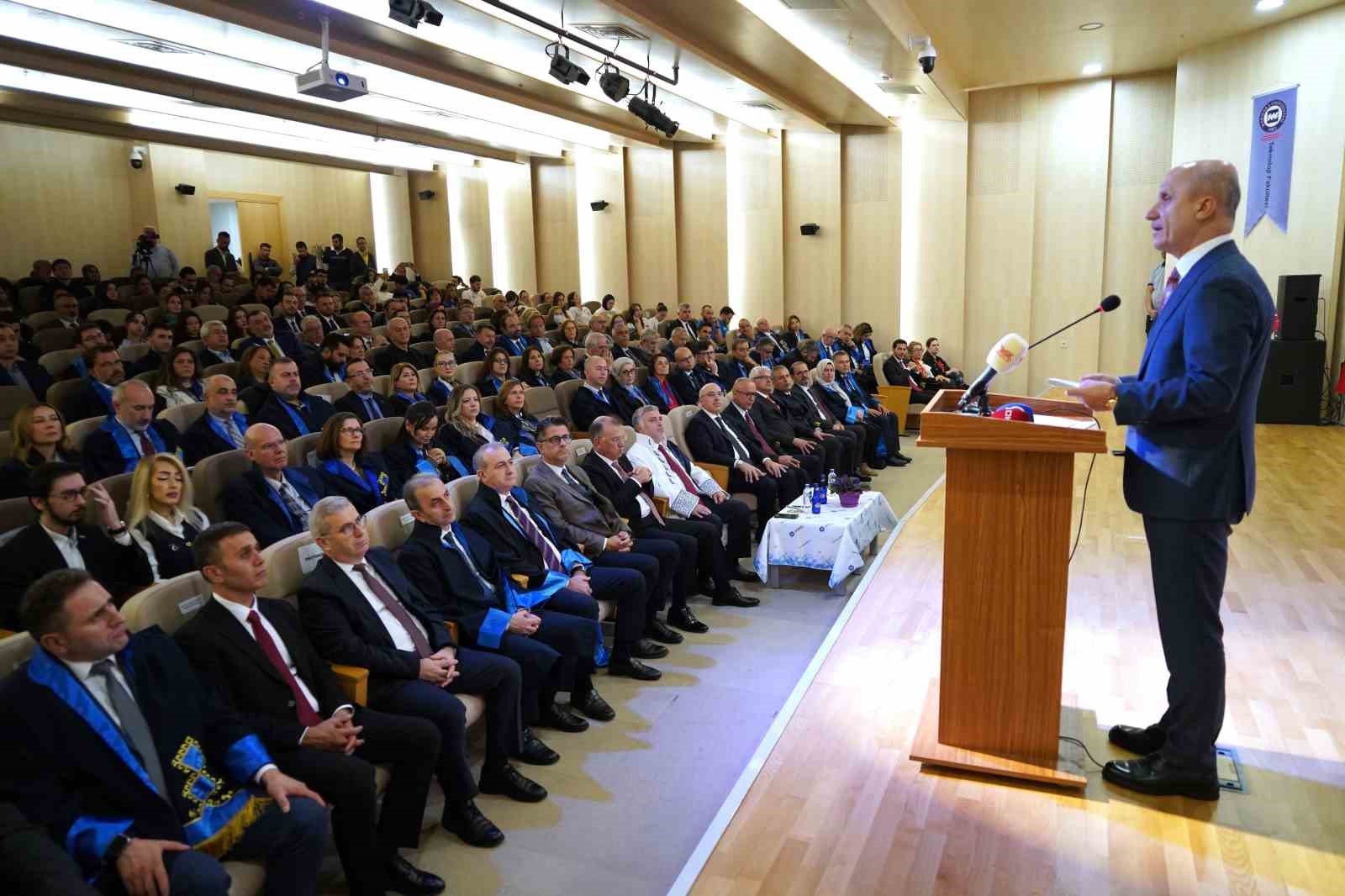 YÖK Başkanı Özvar’dan çoktan seçmeli sınav yöntemi konusunda üniversitelere çağrı