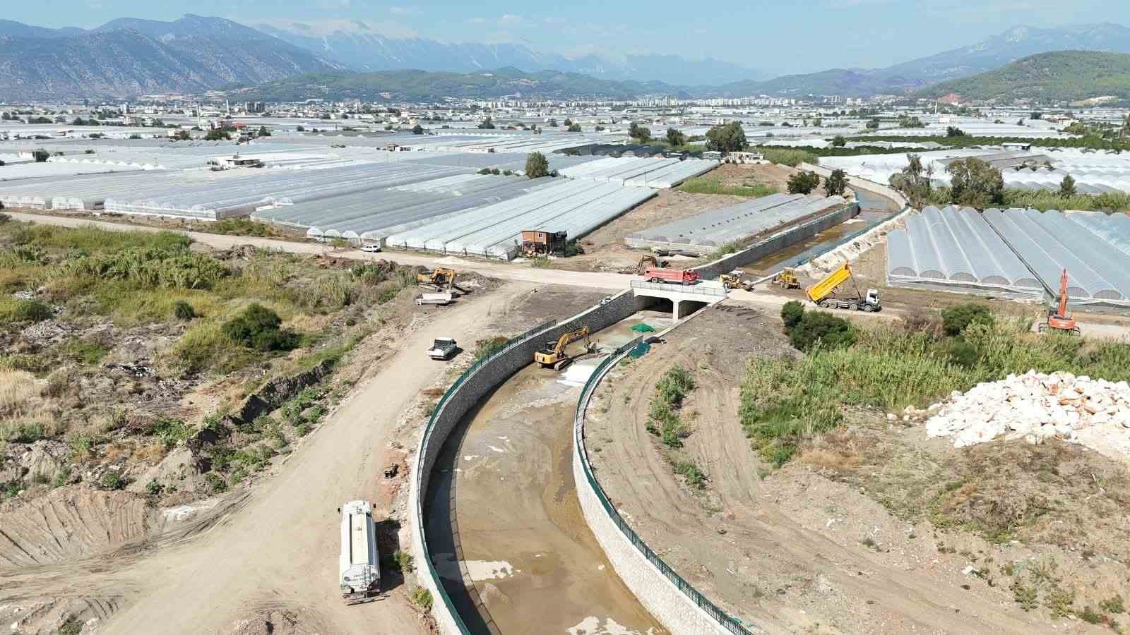 Kumluca’da sel ve taşkınlara karşı yapılan projenin yüzde 20’si tamamlandı