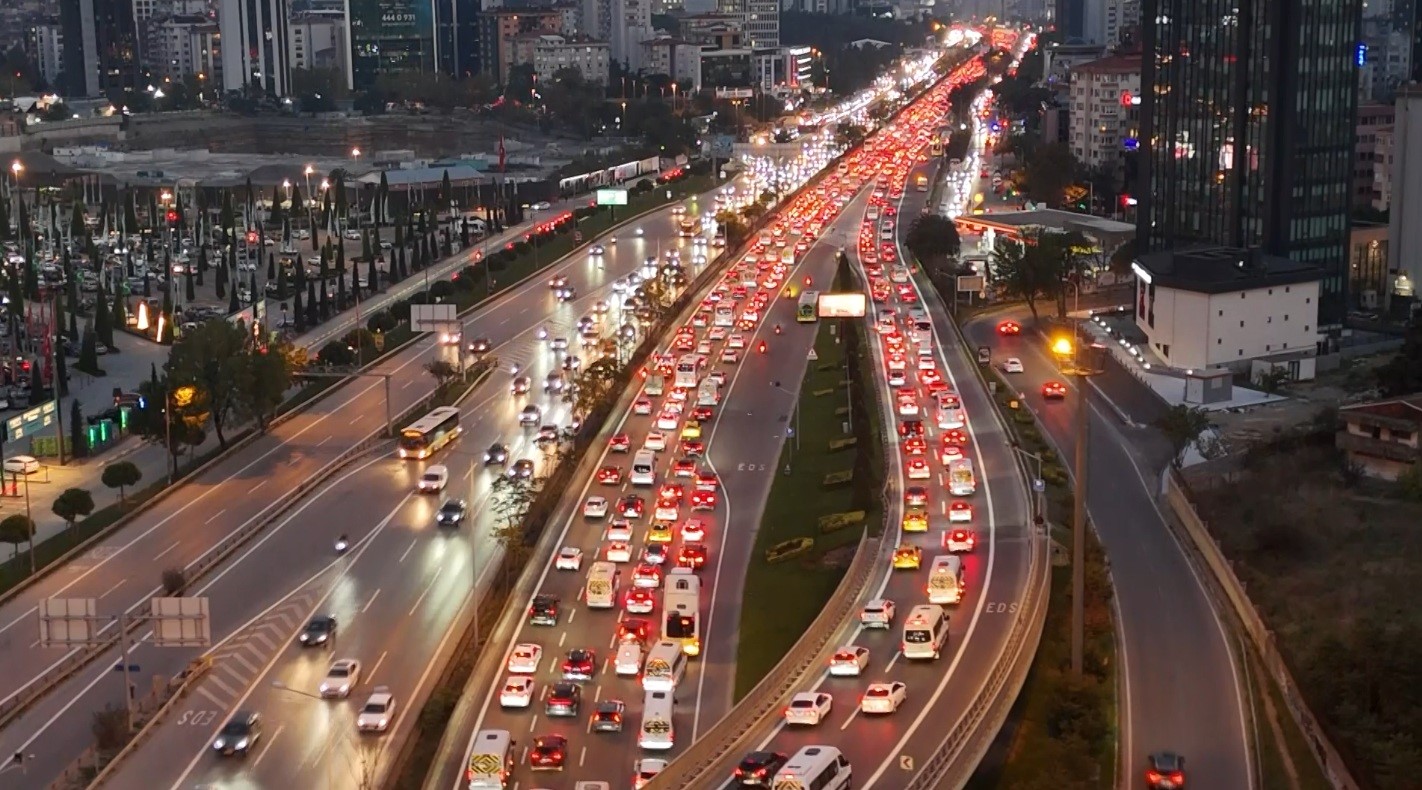 İstanbul’da trafik yoğunluğu yüzde 72 olarak ölçüldü