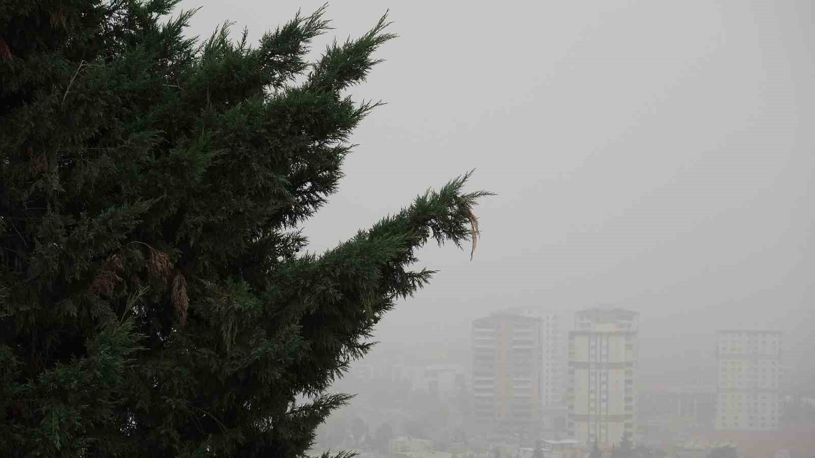 Suriye üzerinden gelen toz Kilis’i etkisi altına aldı