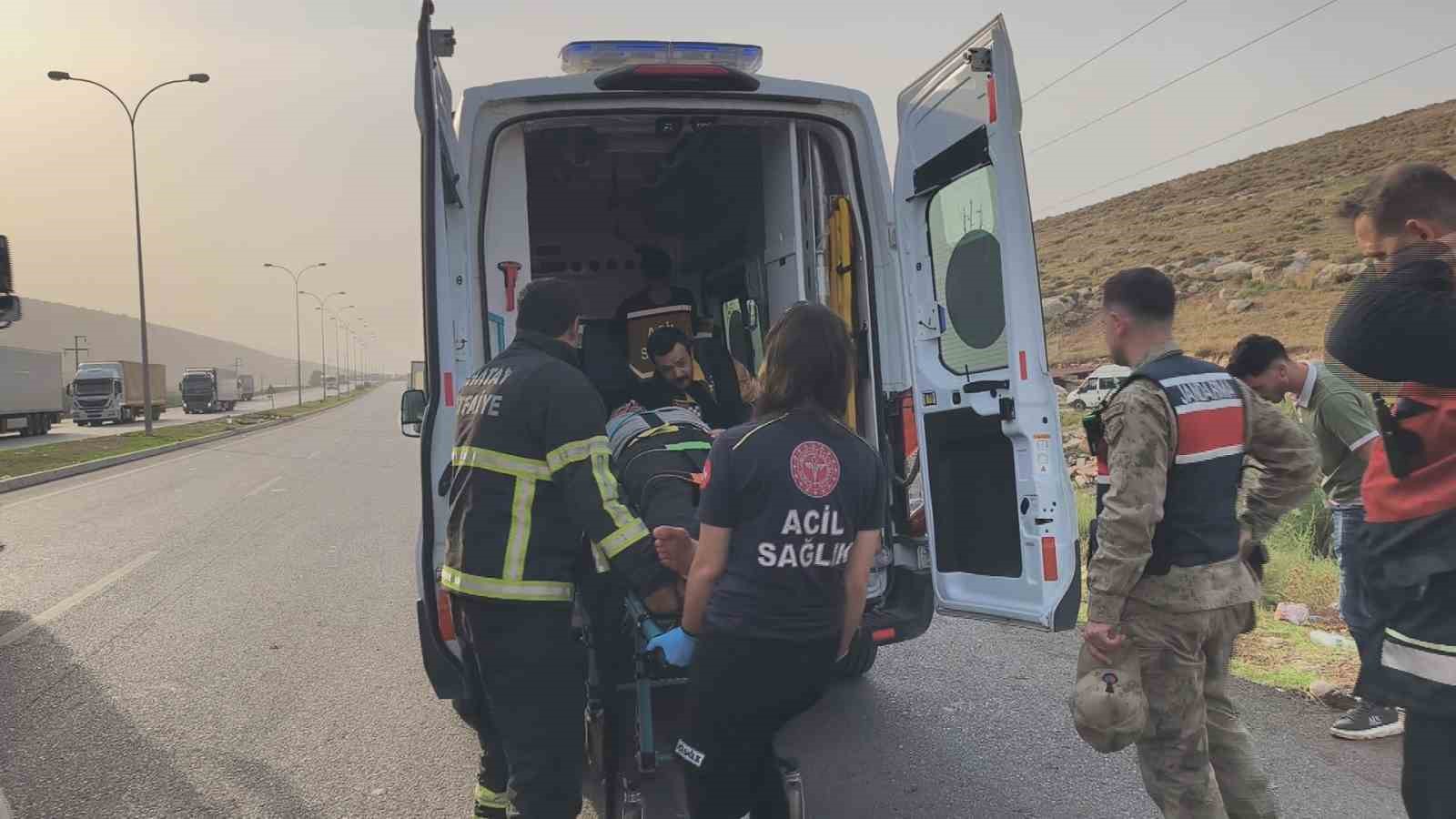 Cilvegözü Sınır Kapısı’nda kontrolden çıkan tır zeytin bahçesine uçtu: 1 yaralı