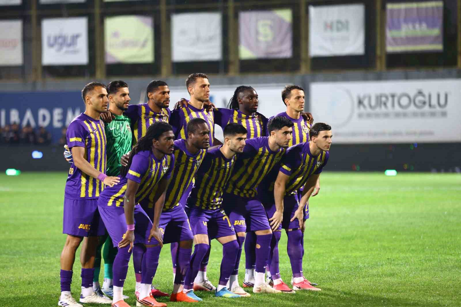 Trendyol Süper Lig: Eyüpspor: 0 - Göztepe: 1 (Maç devam ediyor)