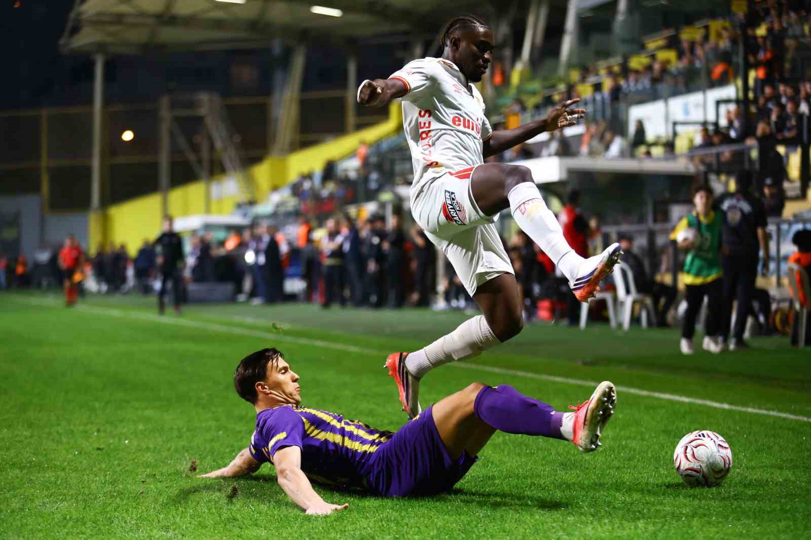 Trendyol Süper Lig: Eyüpspor: 0 - Göztepe: 1 (Maç devam ediyor)