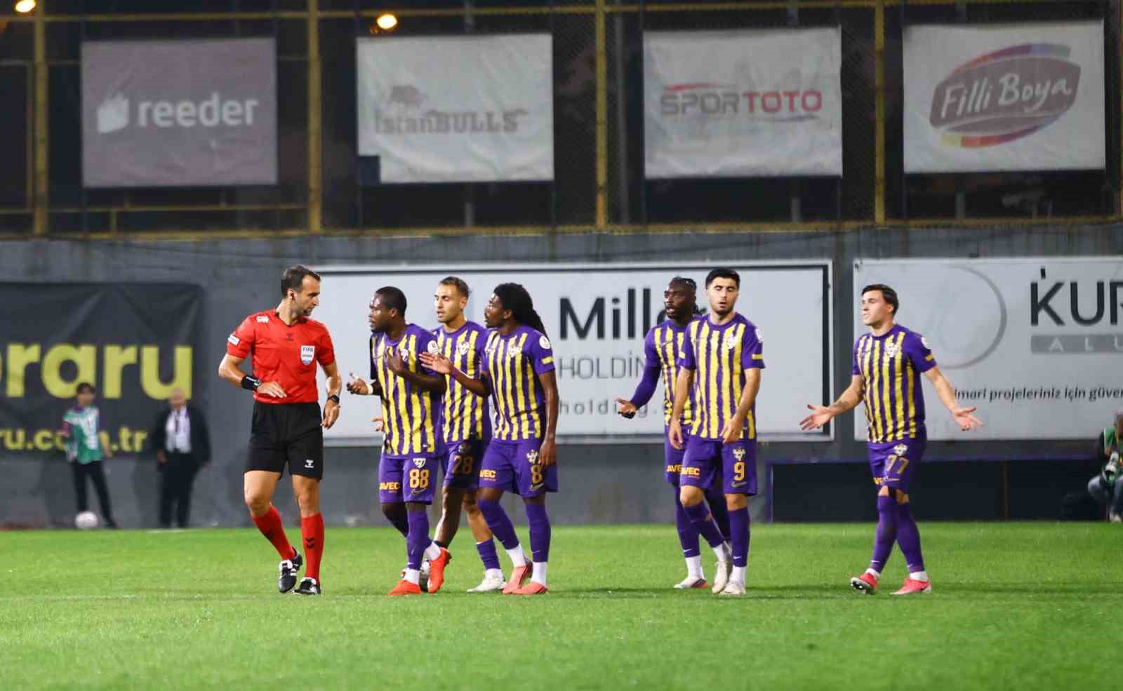 Trendyol Süper Lig: Eyüpspor: 0 - Göztepe: 1 (Maç devam ediyor)