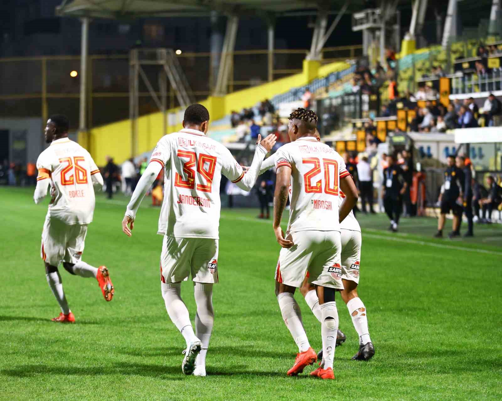 Trendyol Süper Lig: Eyüpspor: 0 - Göztepe: 1 (Maç devam ediyor)