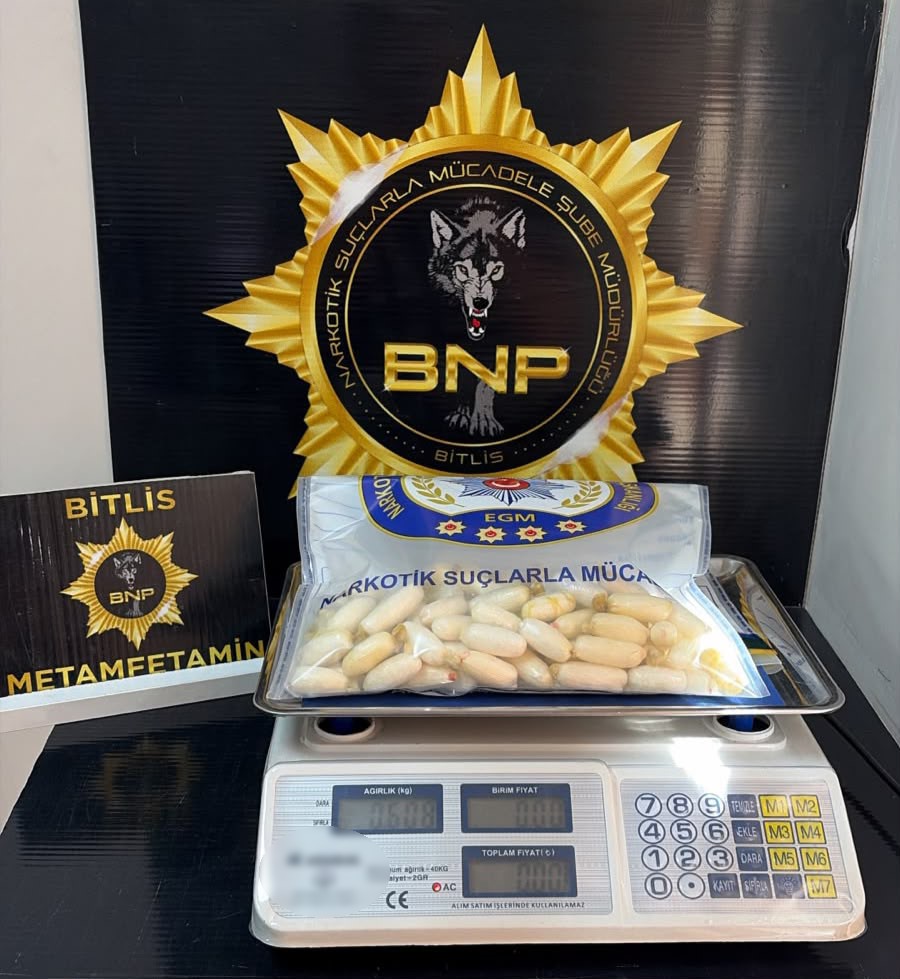 Mide ve bağırsaklarından 608 gram metamfetamin çıktı