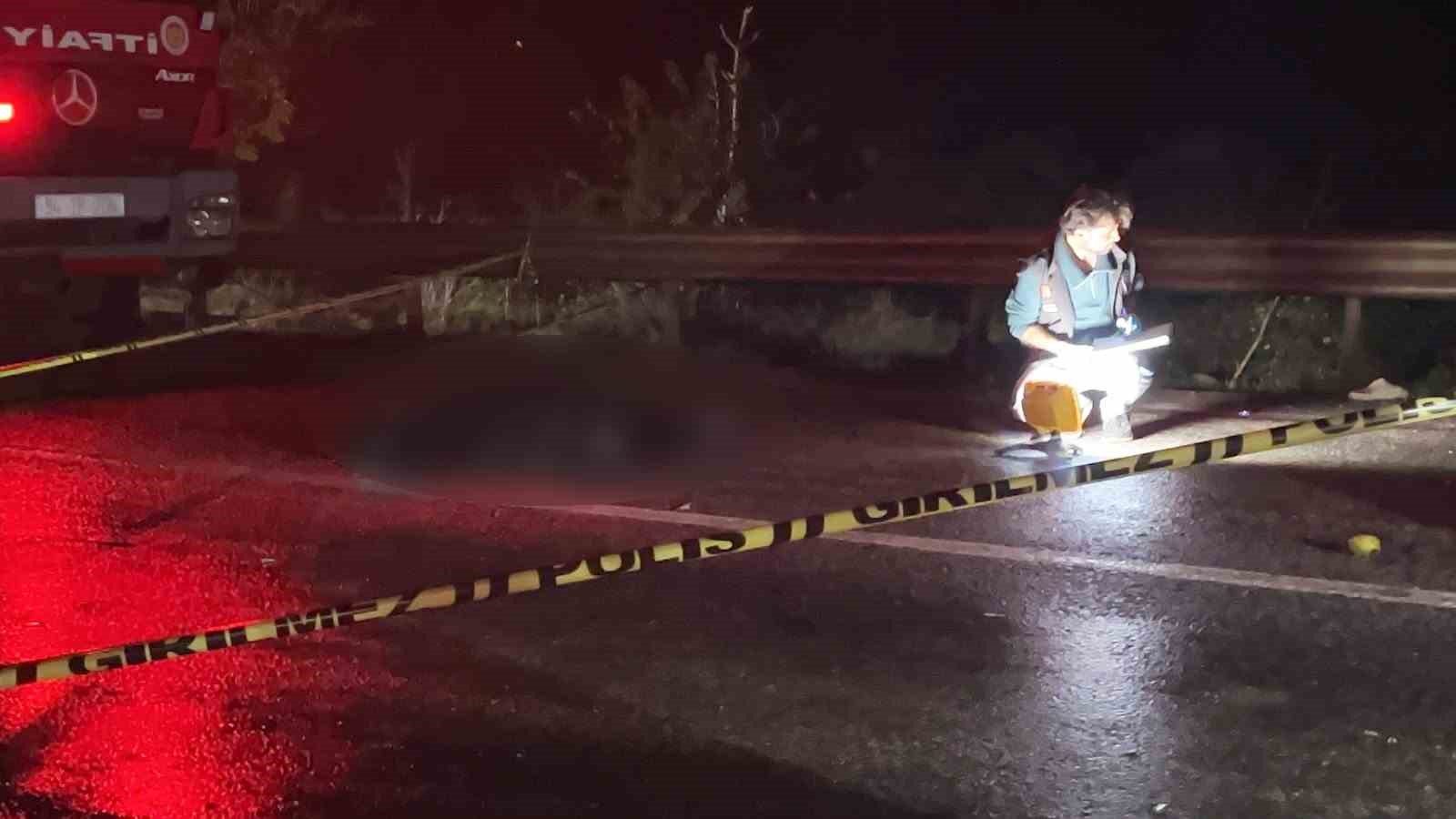 Sakarya’da 3 aracın karıştığı kazada 2 kişi öldü, 3 kişi yaralandı