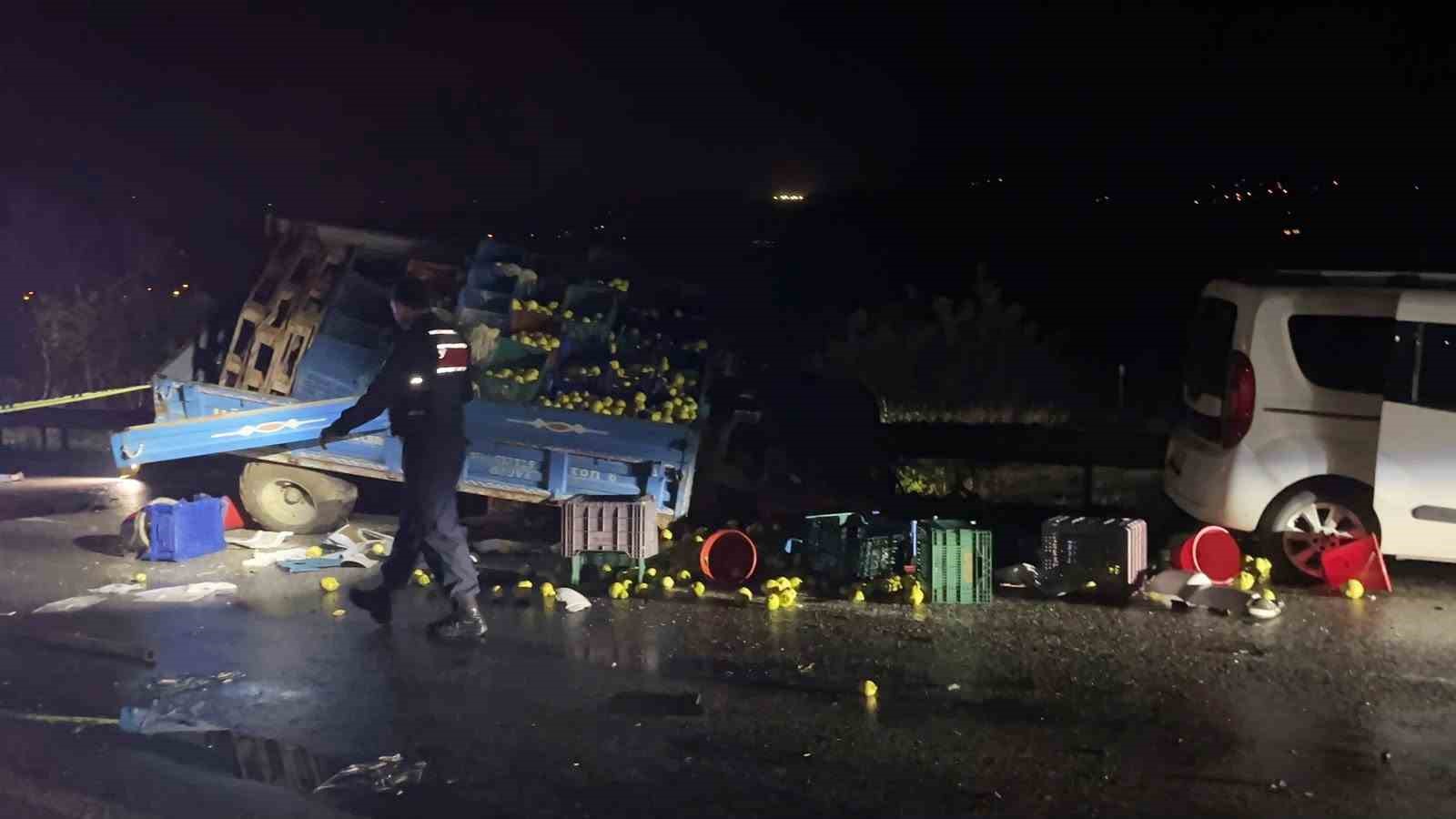 Sakarya’da 3 aracın karıştığı kazada 2 kişi öldü, 3 kişi yaralandı