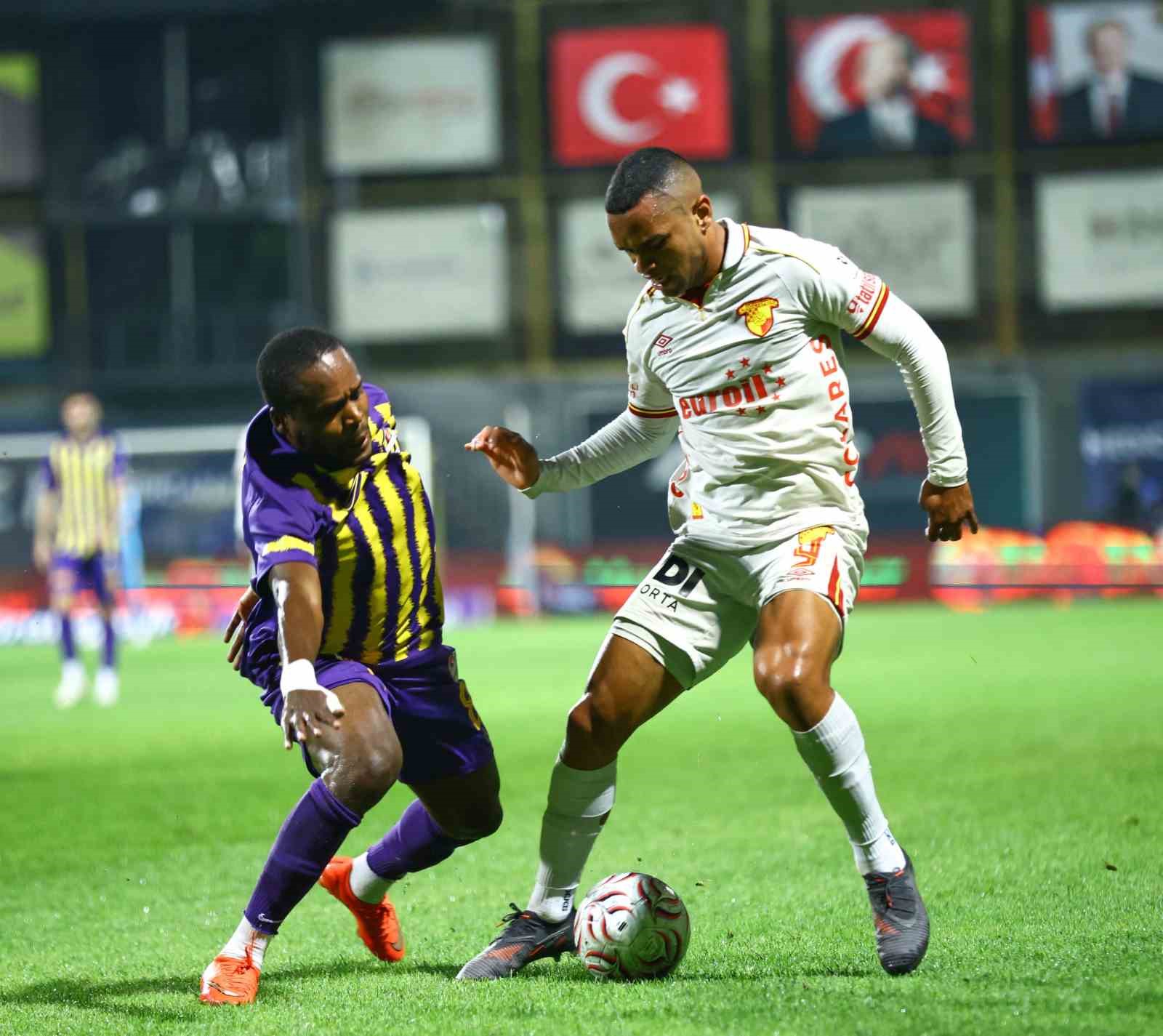 Trendyol Süper Lig: Eyüpspor: 0 - Göztepe: 1 (İlk yarı)