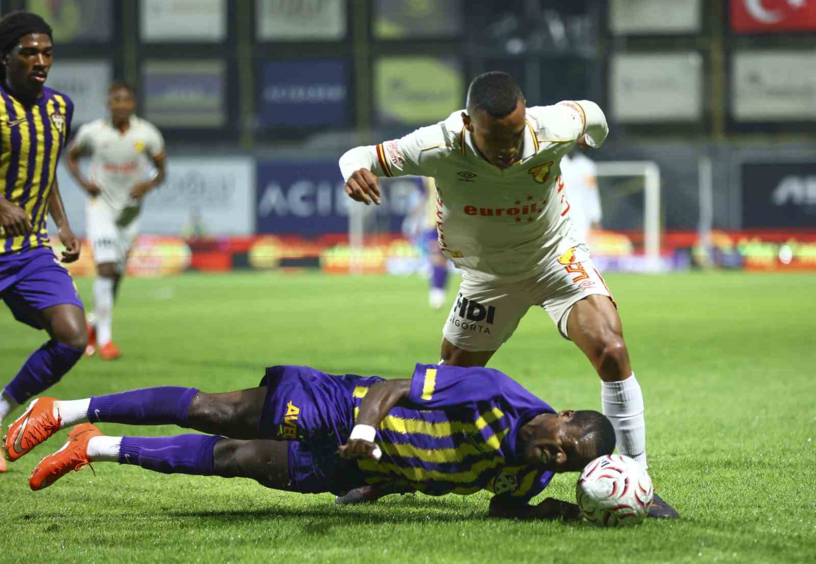 Trendyol Süper Lig: Eyüpspor: 0 - Göztepe: 1 (İlk yarı)