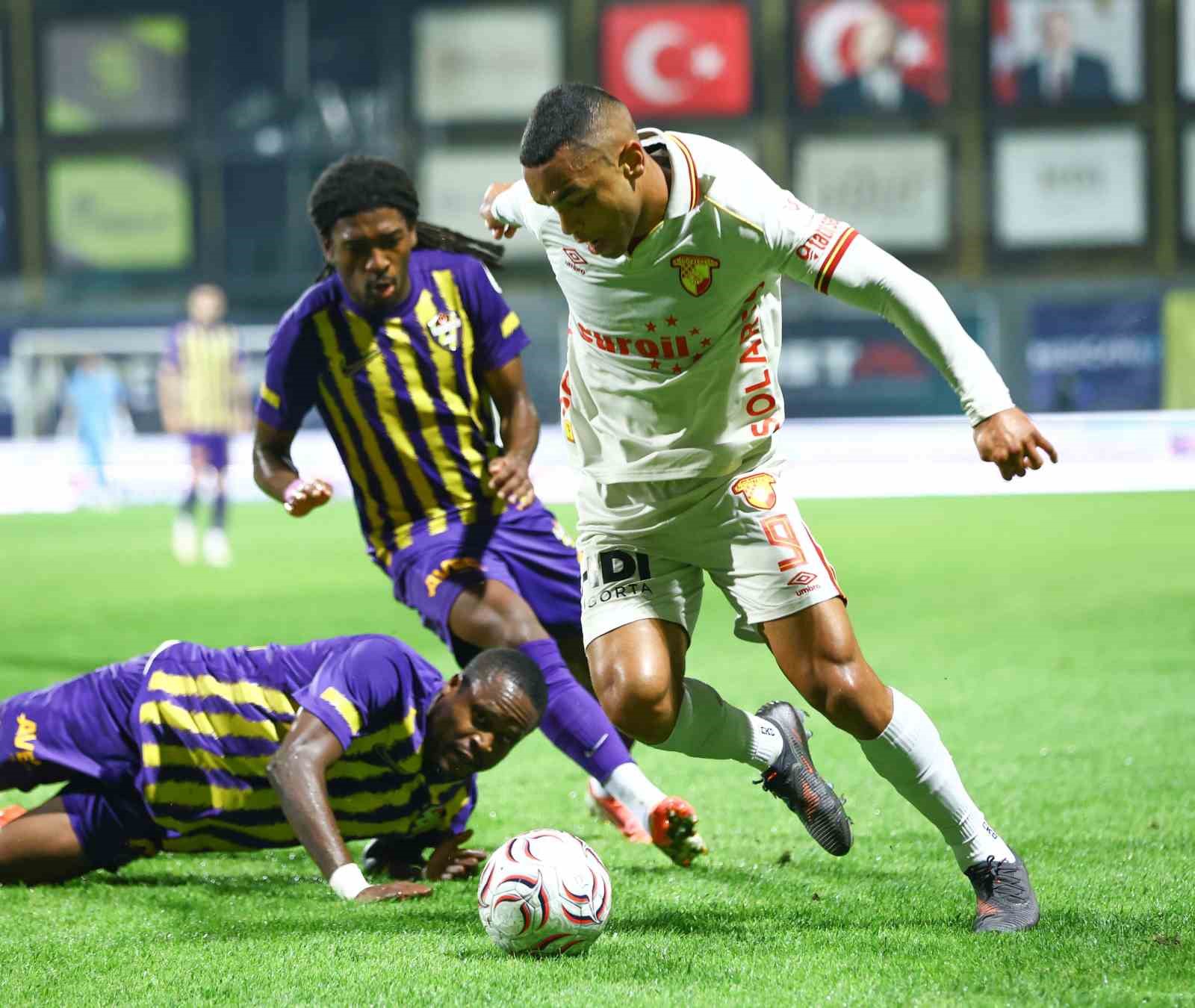 Trendyol Süper Lig: Eyüpspor: 0 - Göztepe: 1 (İlk yarı)
