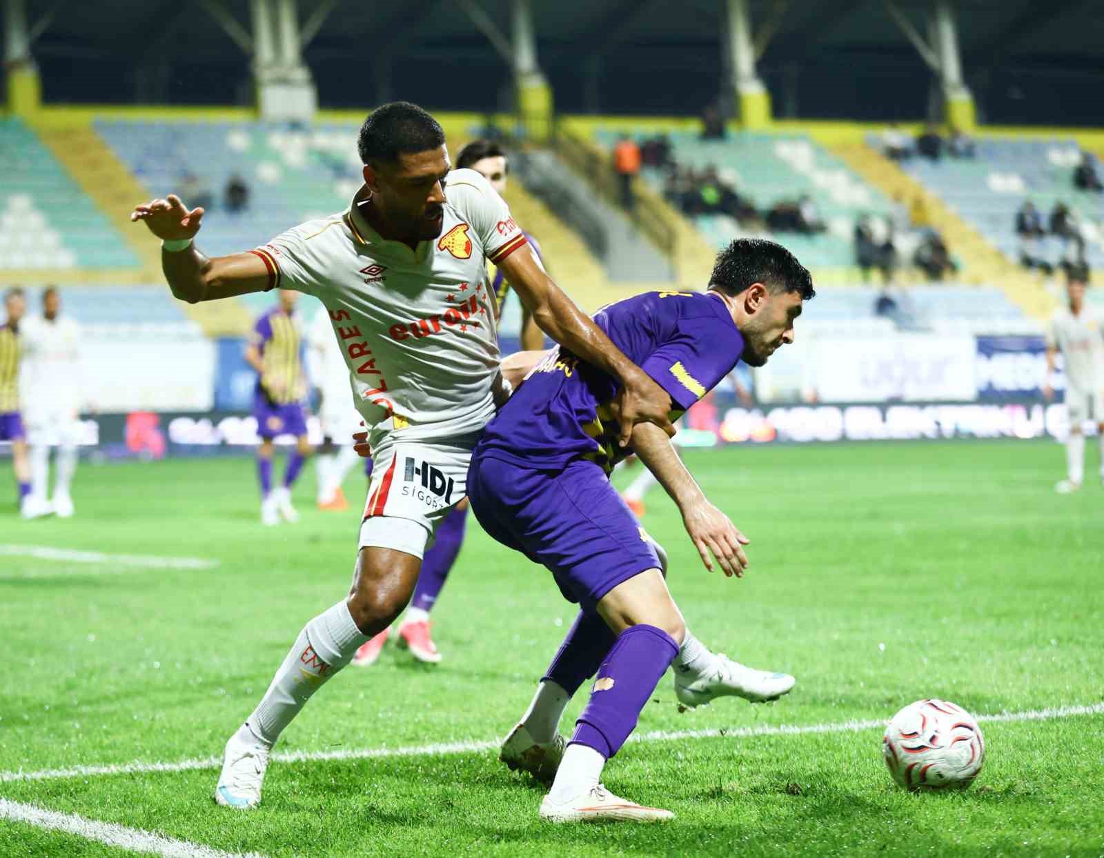 Trendyol Süper Lig: Eyüpspor: 0 - Göztepe: 1 (İlk yarı)