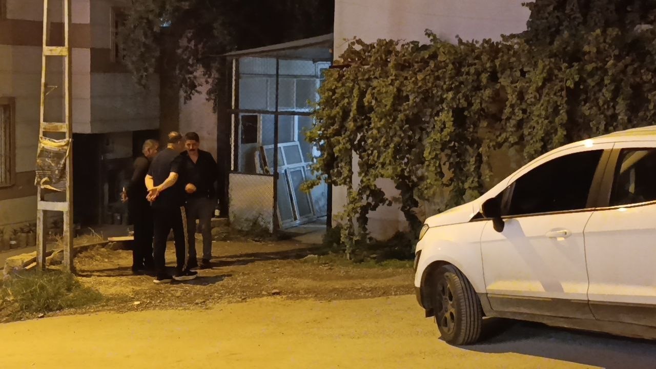 Plakasız motosikletle gelen şüpheli 1 kişiyi ayağından vurdu