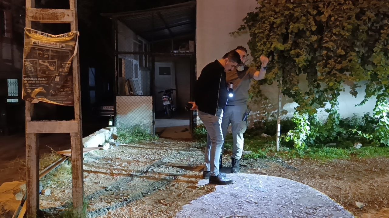 Plakasız motosikletle gelen şüpheli 1 kişiyi ayağından vurdu