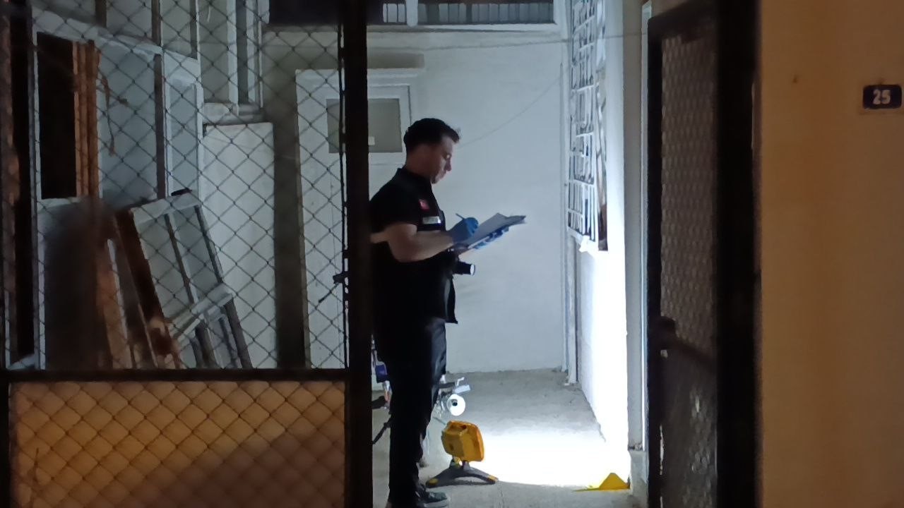 Plakasız motosikletle gelen şüpheli 1 kişiyi ayağından vurdu