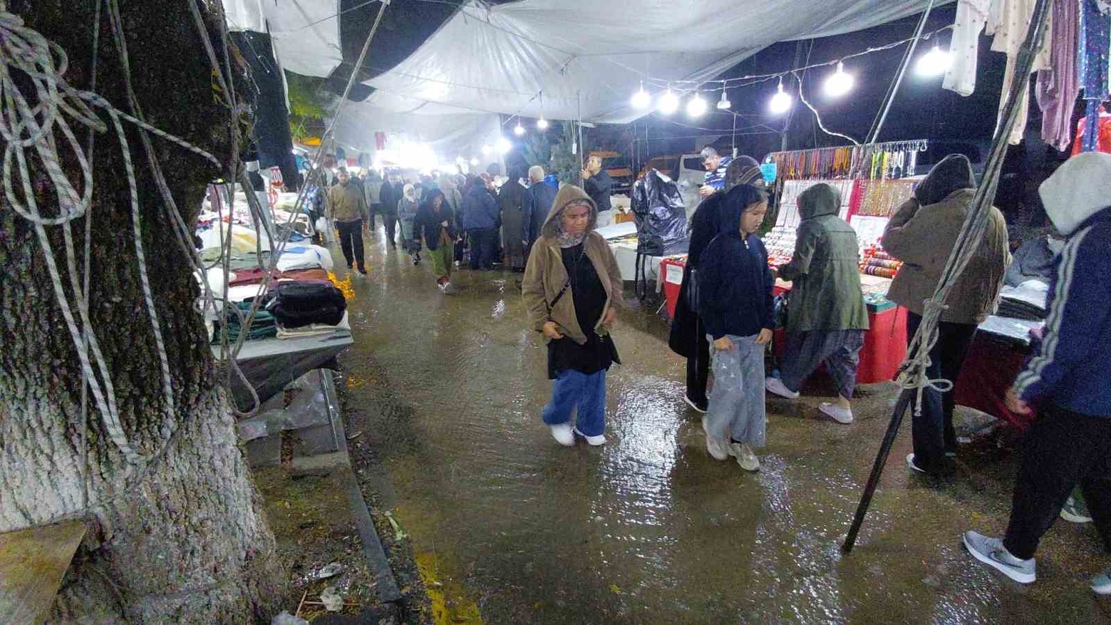 Bolu genelinde gök gürültülü sağanak etkili oldu