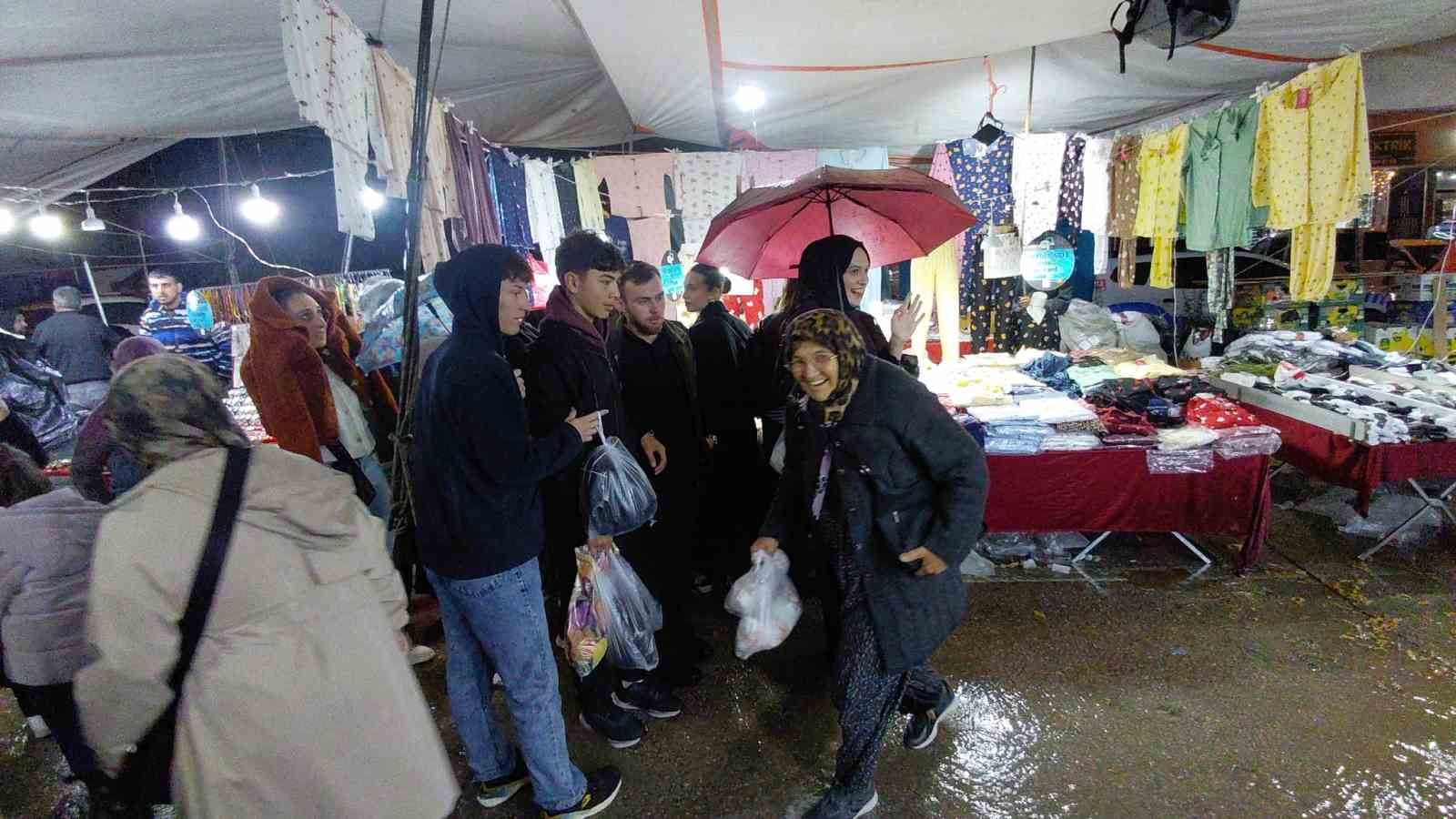 Bolu genelinde gök gürültülü sağanak etkili oldu