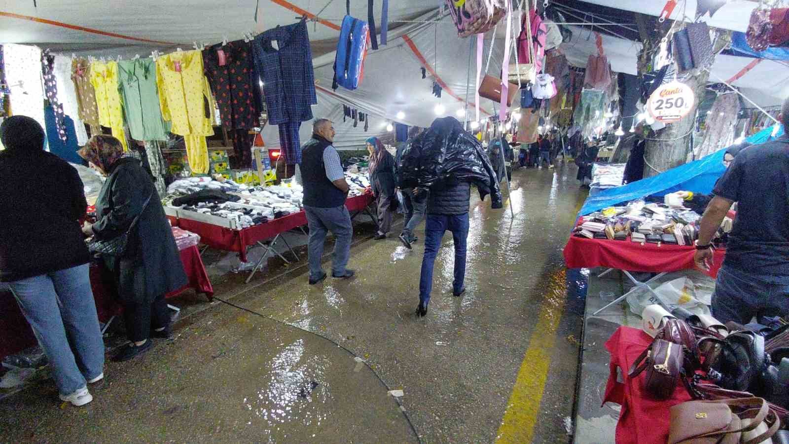 Bolu genelinde gök gürültülü sağanak etkili oldu