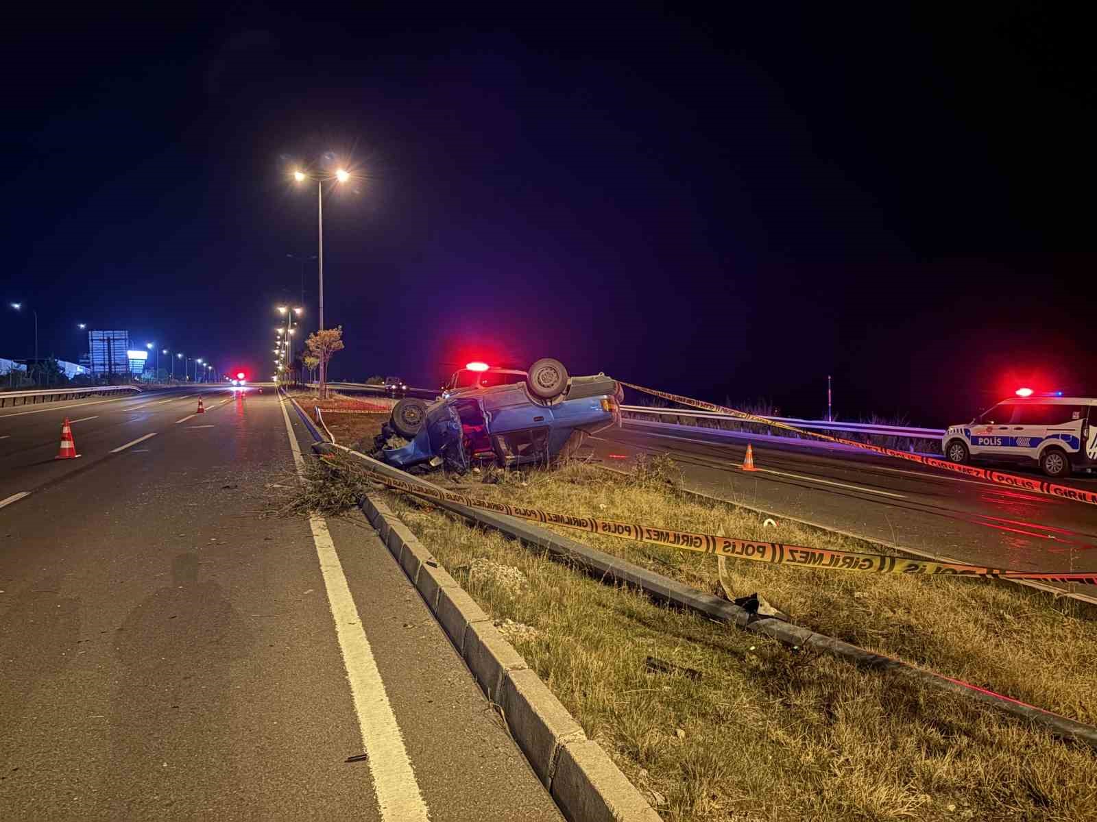 Kayseri’de aydınlatma direğine çarpan otomobil takla attı: 2 ağır yaralı