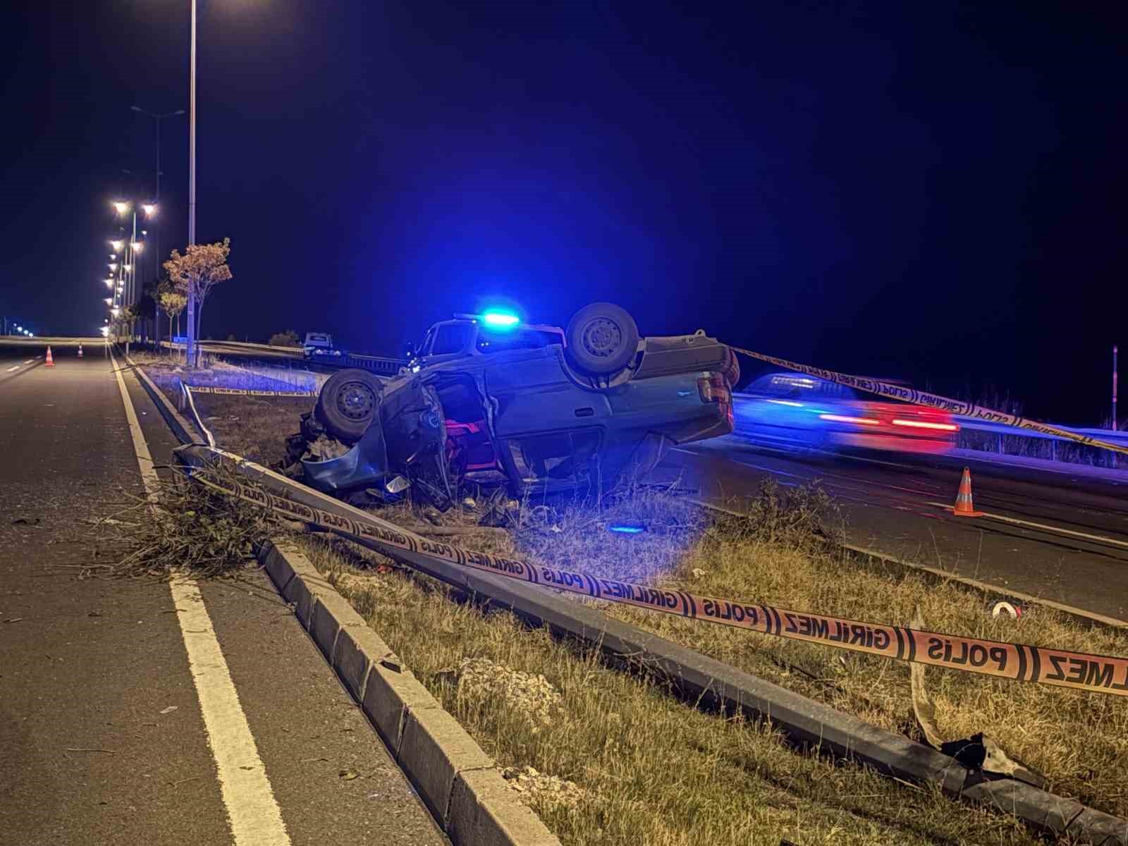 Kayseri’de aydınlatma direğine çarpan otomobil takla attı: 2 ağır yaralı