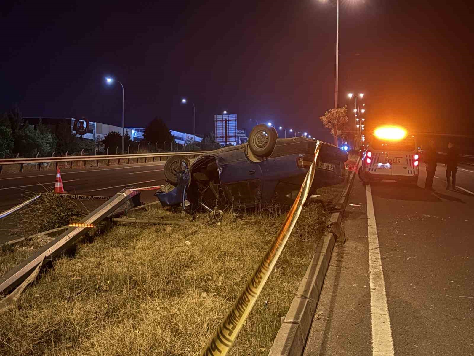 Kayseri’de aydınlatma direğine çarpan otomobil takla attı: 2 ağır yaralı