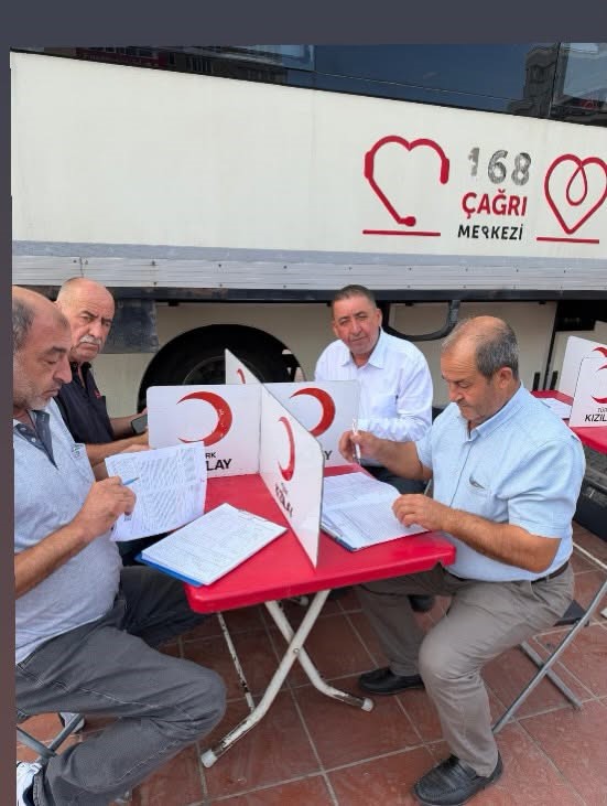 Aliağalı muhtarlardan Kızılay’a kan bağışı