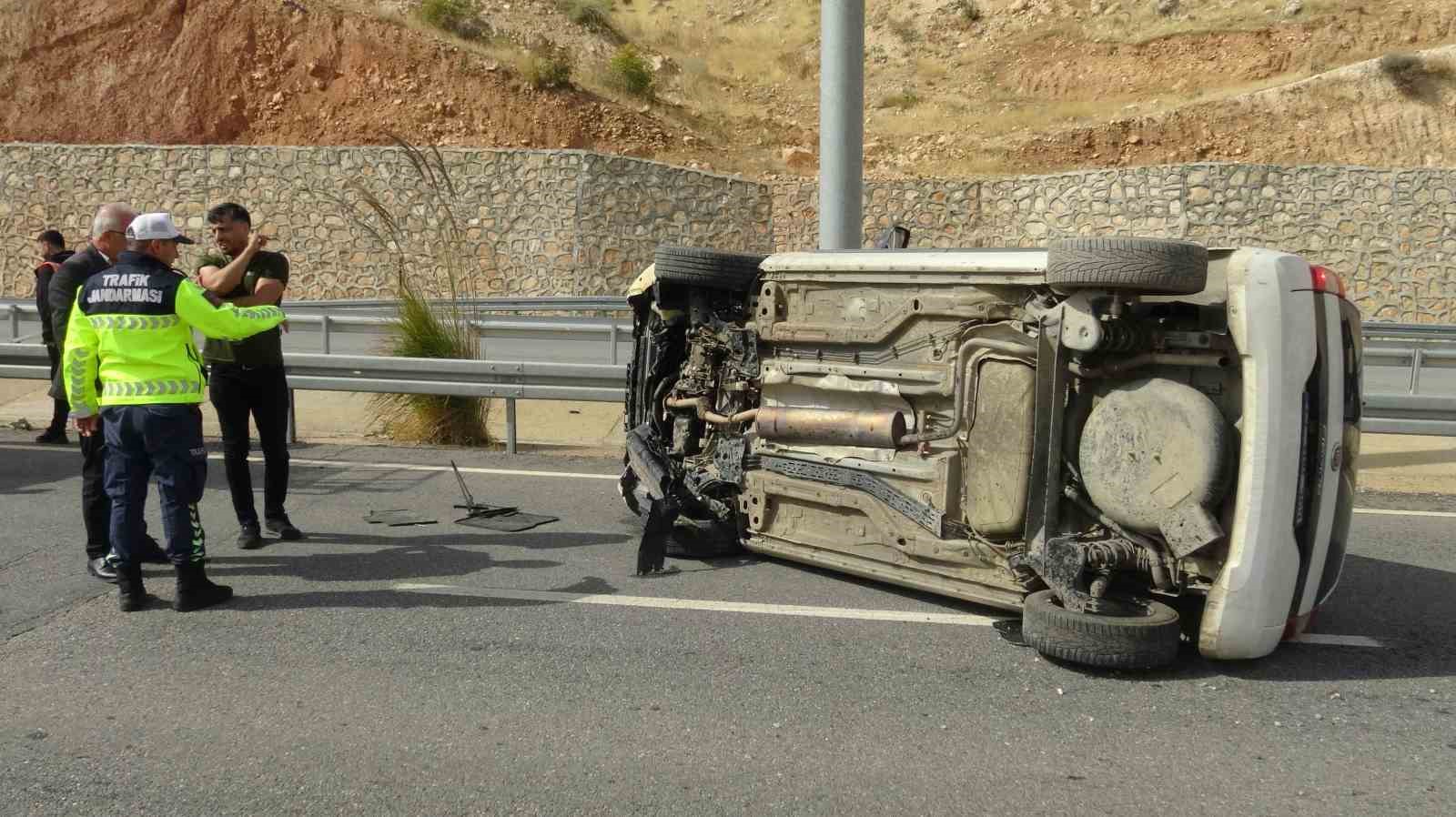 Batman’da sürücü, takla atan otomobilden burnu bile kanamadan çıktı