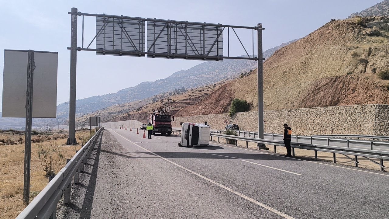 Batman’da sürücü, takla atan otomobilden burnu bile kanamadan çıktı