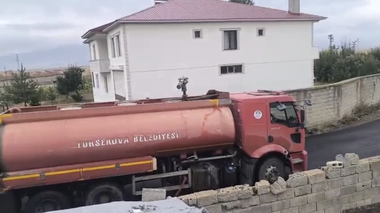 Yüksekova’da tandır evinde çıkan yangın söndürüldü