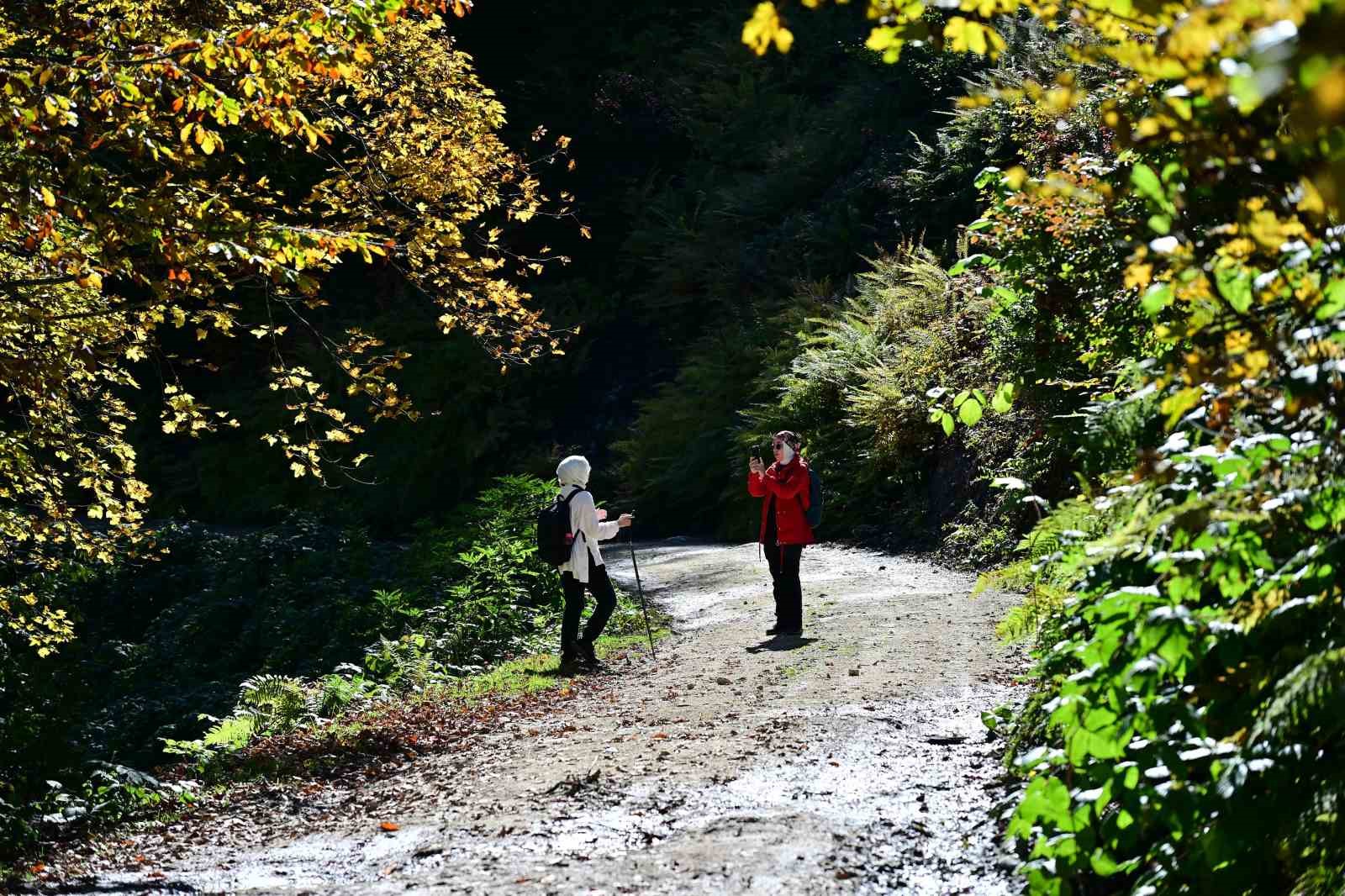 Bir yanda Karadeniz, bir yanda sonbahar: Kürtün’de etkileyici yürüyüş
