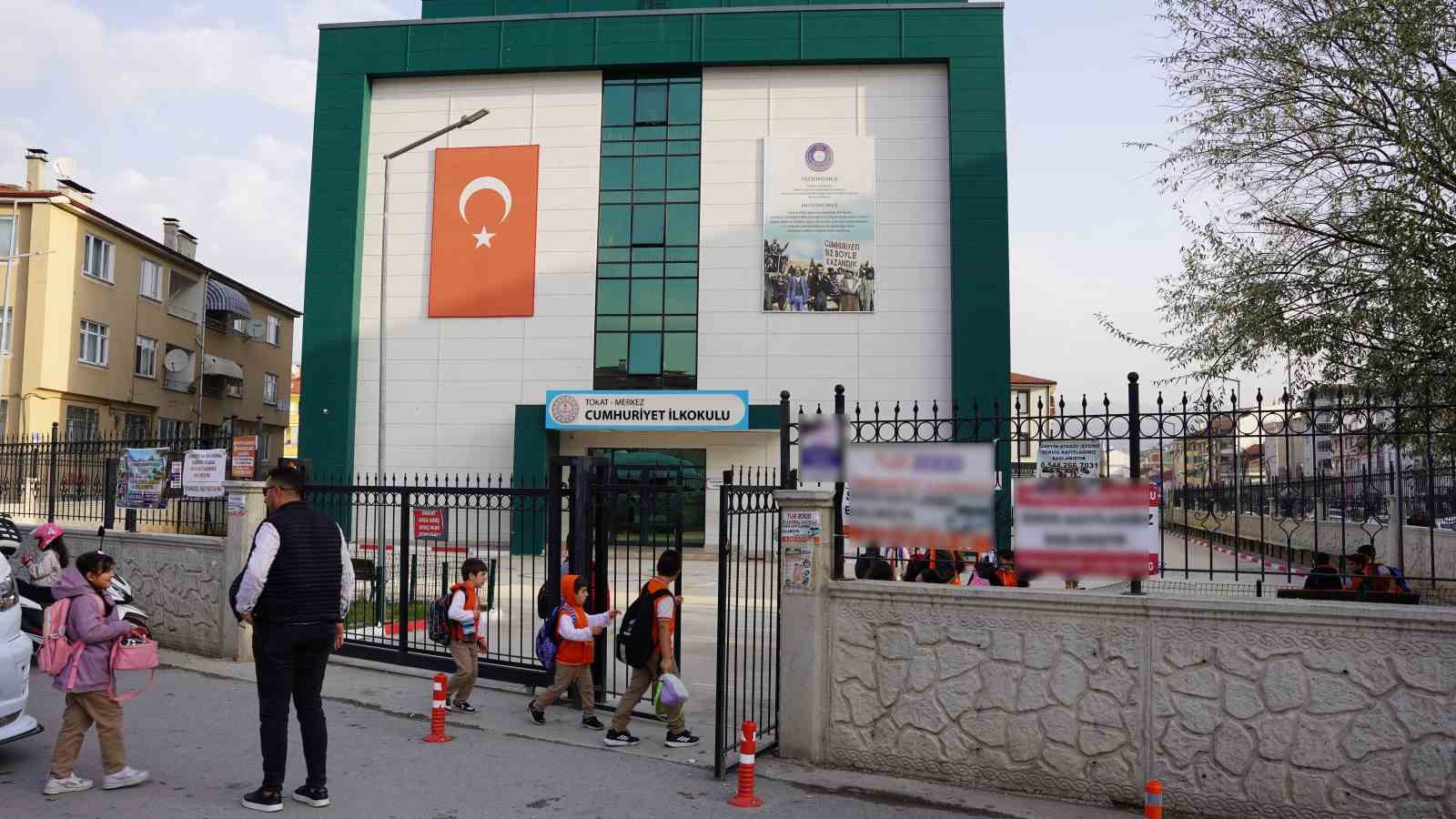 Tokat’ta bir günlük aranın ardından okullar yeniden açıldı
