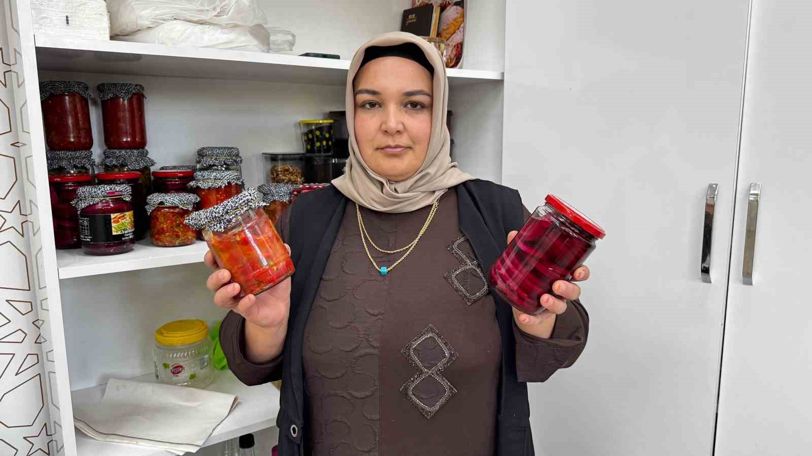 Ağrı’da ata tohumuyla yetişen lahanalar turşuya dönüşüyor