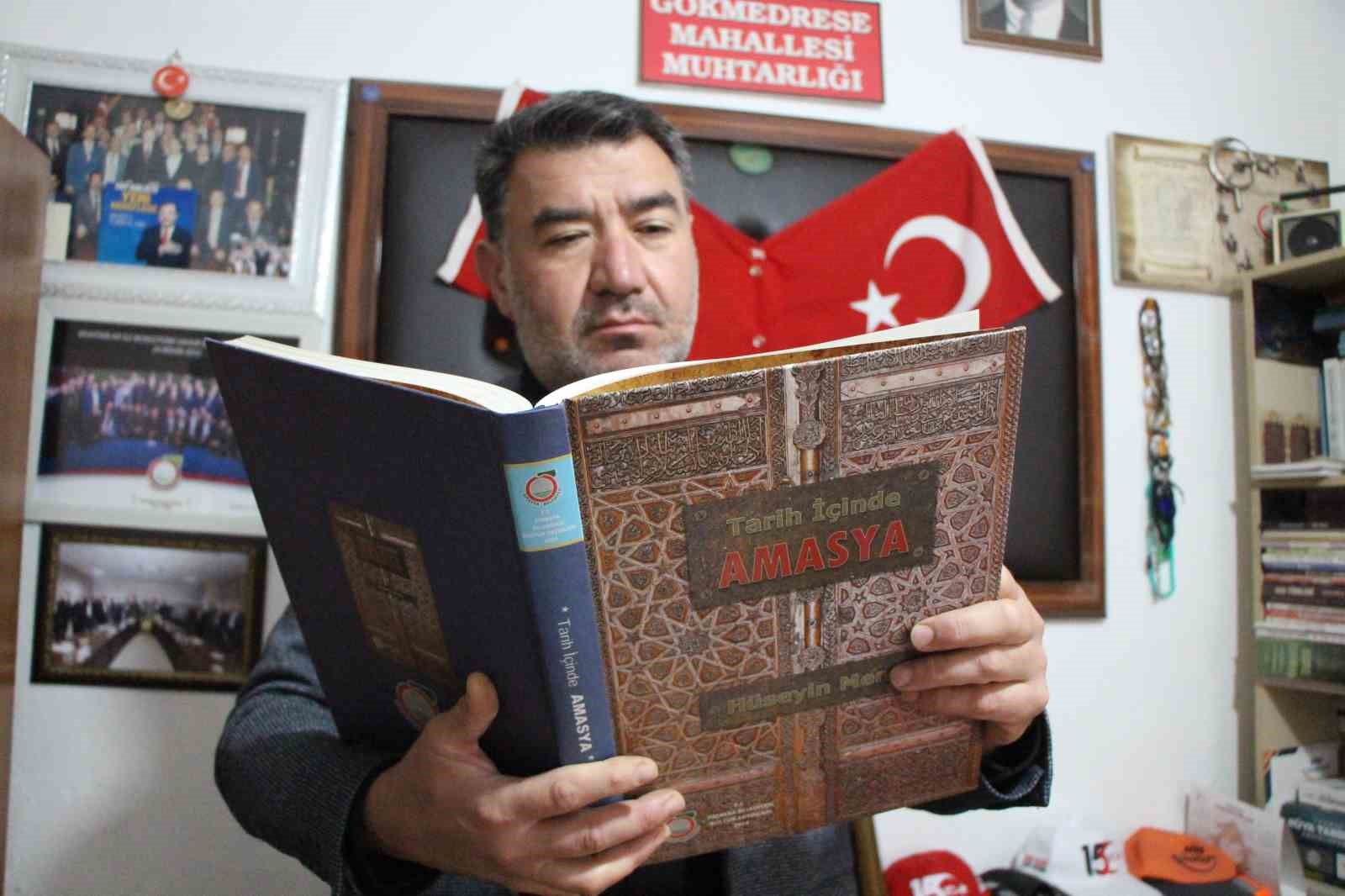 5 bin kitap toplayıp muhtarlığı mini kütüphaneye dönüştürdü