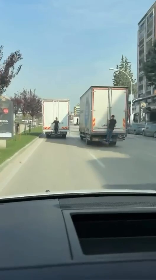 Çocukların tehlikeli oyunu kamerada