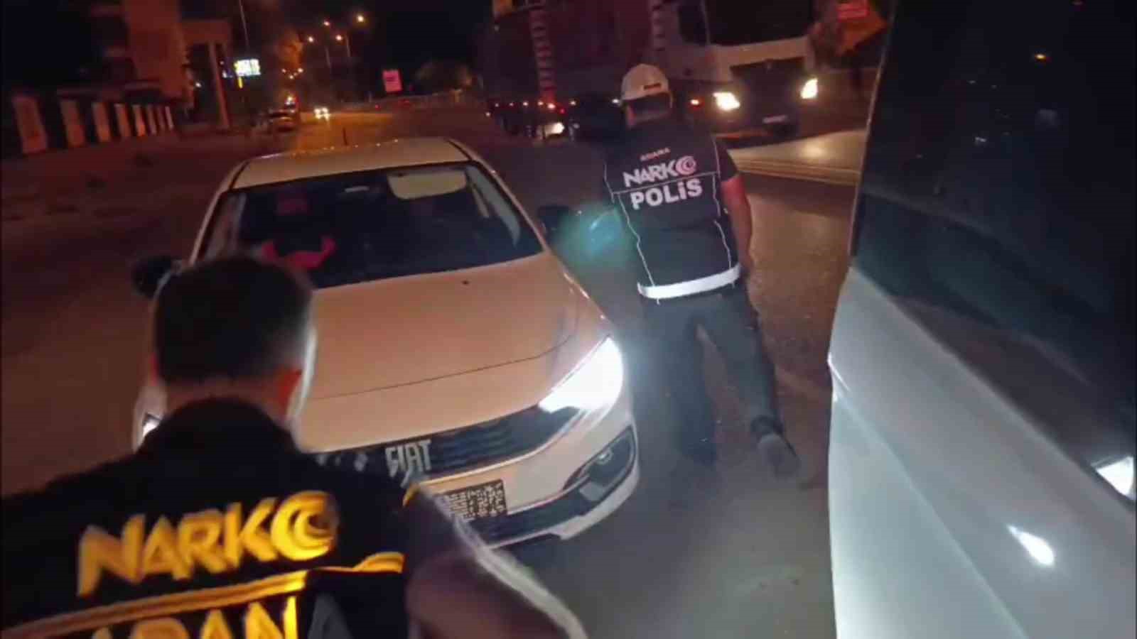 Otomobilden 110 bin uyuşturucu hap çıktı, kendisini "maddelerden bilgim yok" diyerek savundu