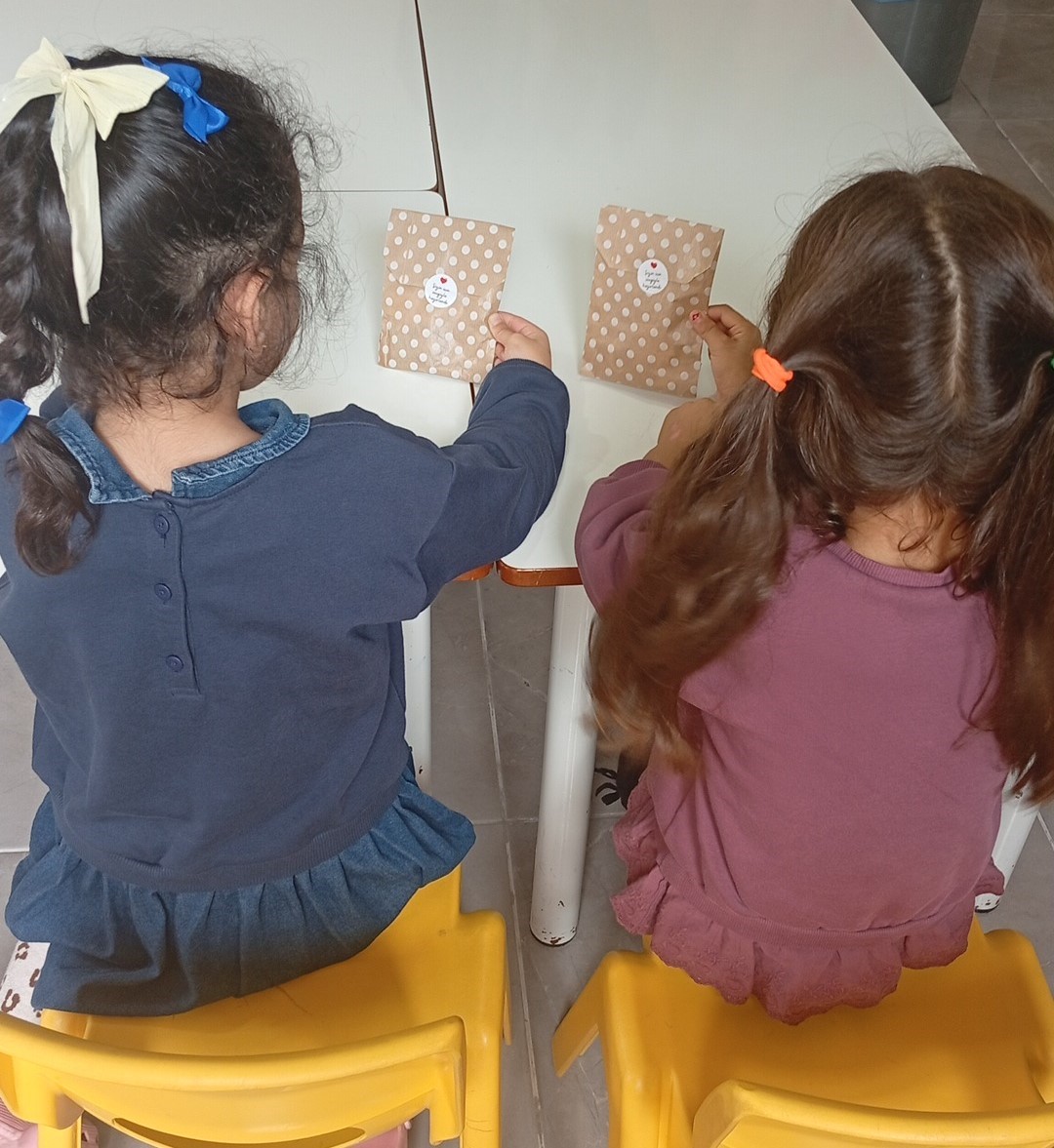 Gaziantep’te çocuklar için etkinlik yapılarak hediye dağıtıldı